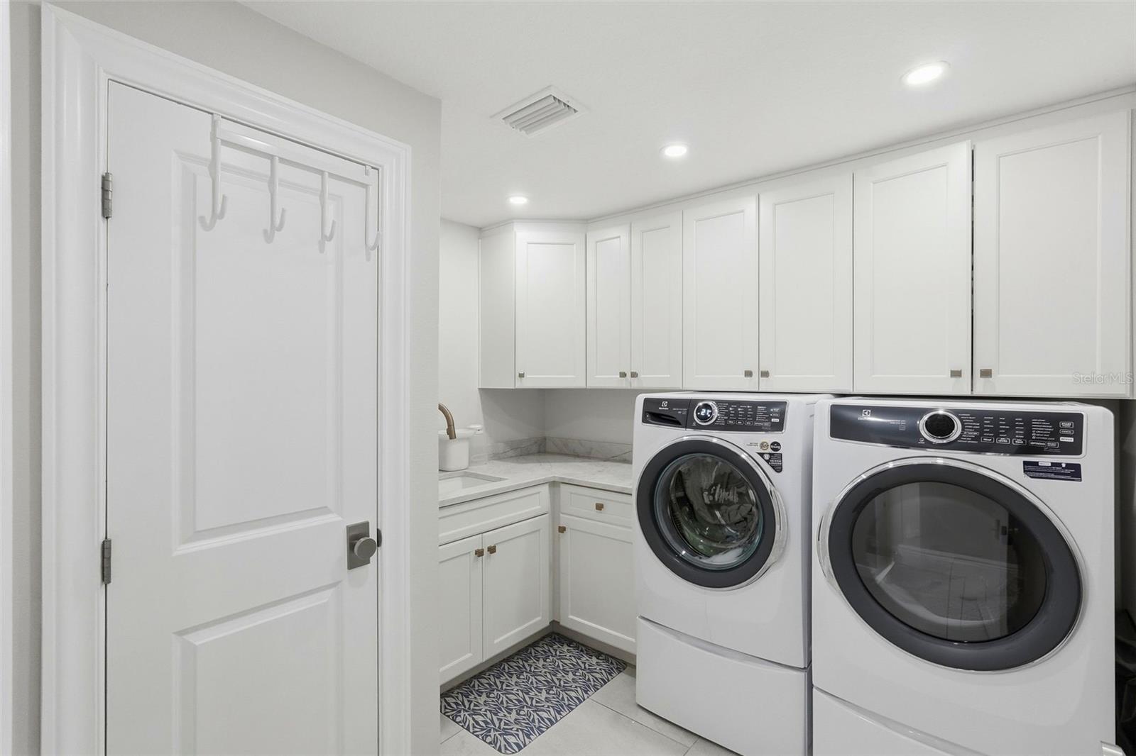 Listing photo id 20 for 1024 44th Avenue Ne