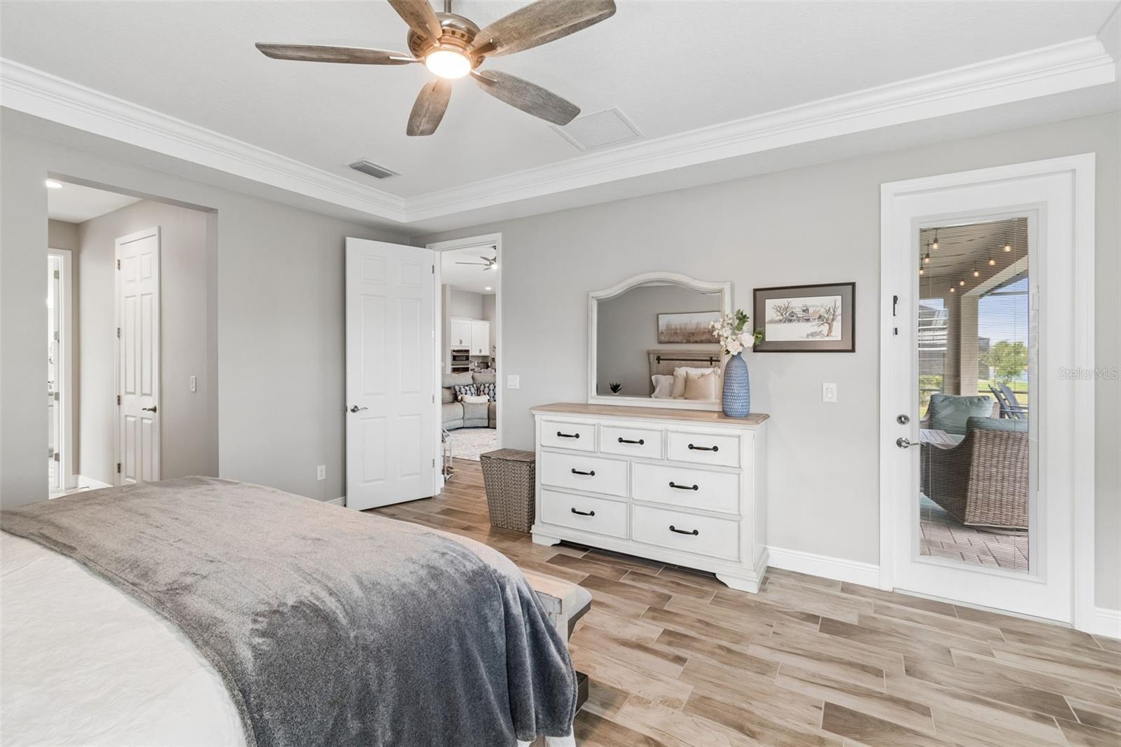 Listing photo id 14 for 14622 Red Castle Avenue