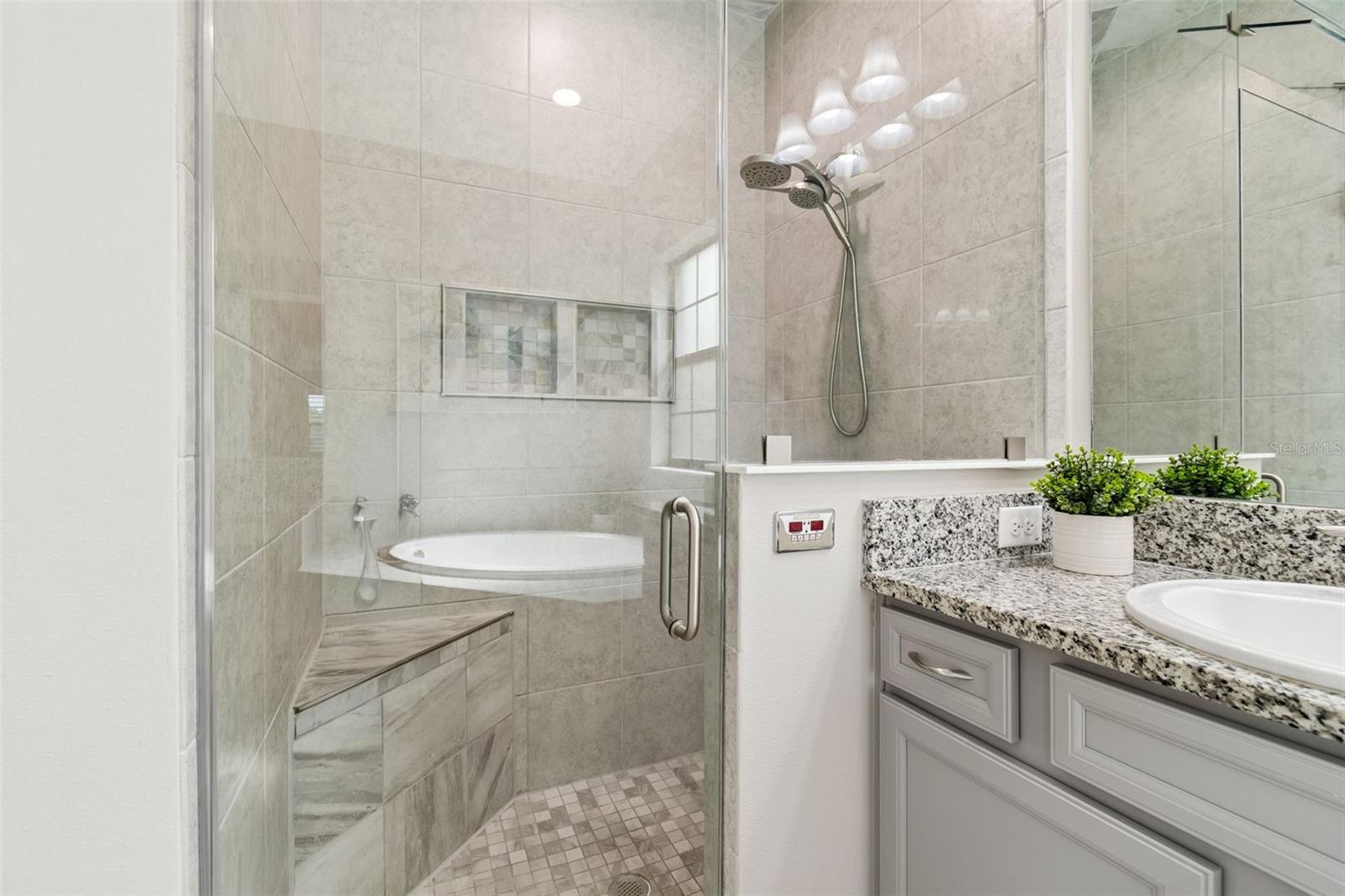 Listing photo id 17 for 14622 Red Castle Avenue