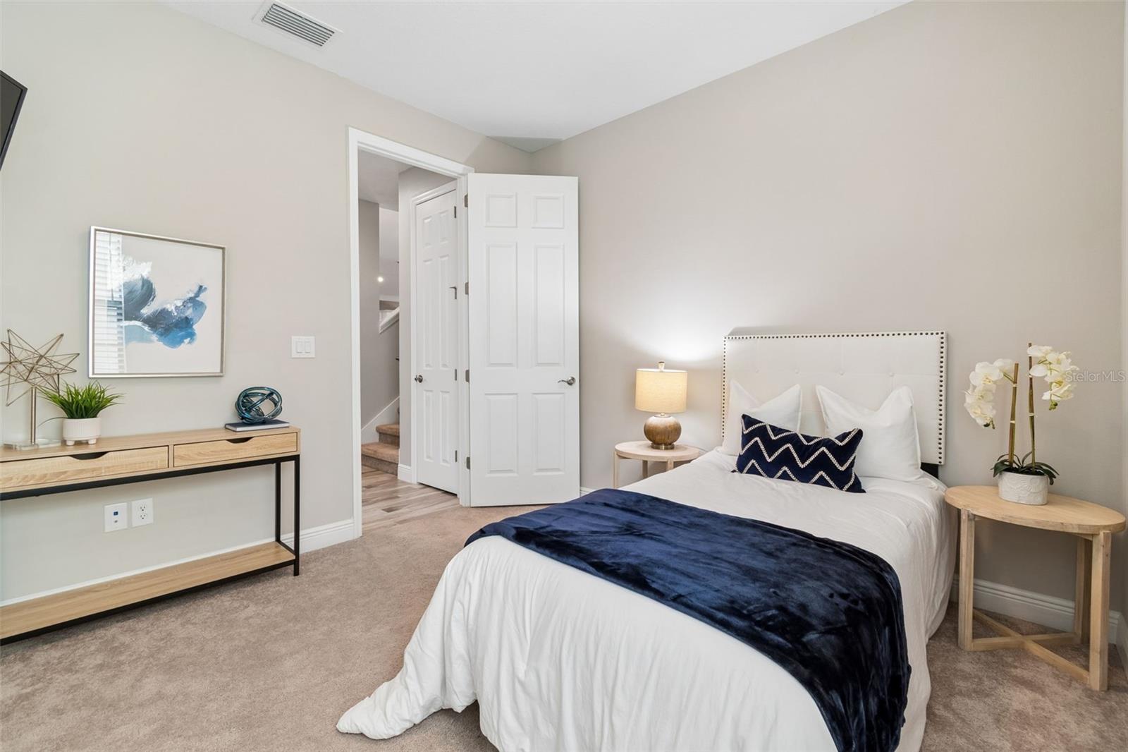 Listing photo id 19 for 14622 Red Castle Avenue