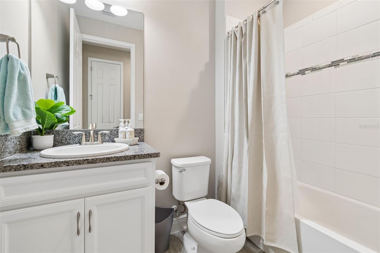 Listing photo id 20 for 14622 Red Castle Avenue