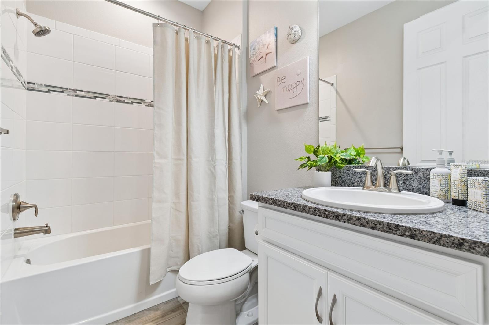 Listing photo id 21 for 14622 Red Castle Avenue