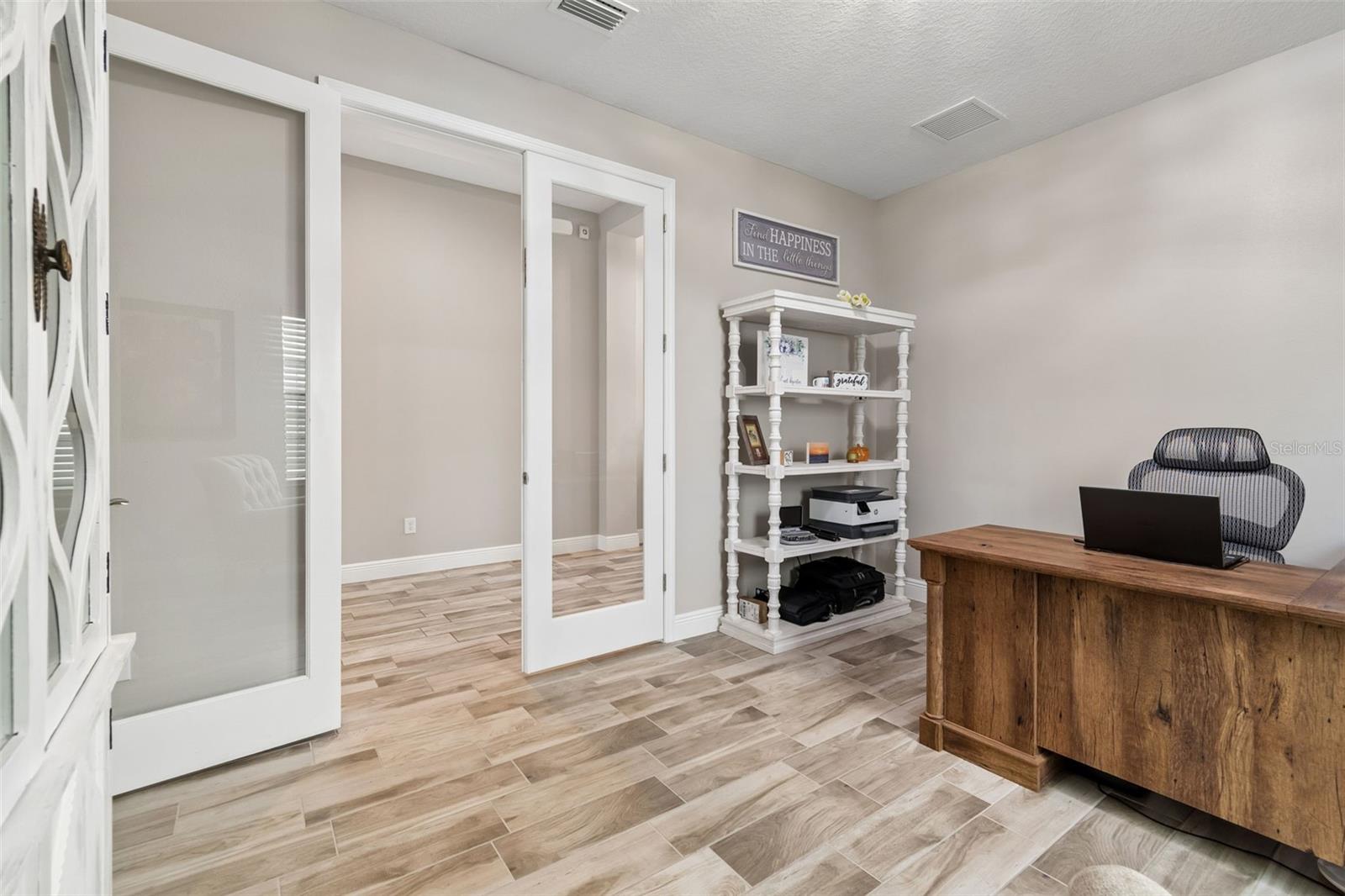 Listing photo id 23 for 14622 Red Castle Avenue