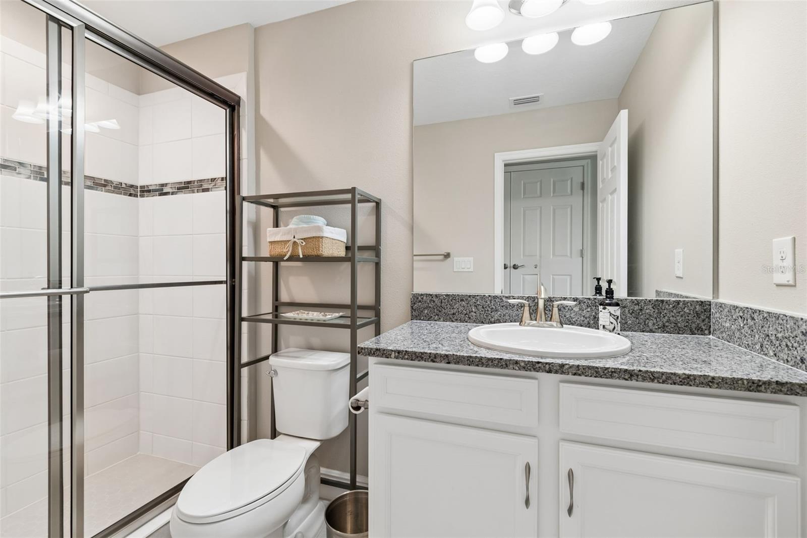 Listing photo id 29 for 14622 Red Castle Avenue