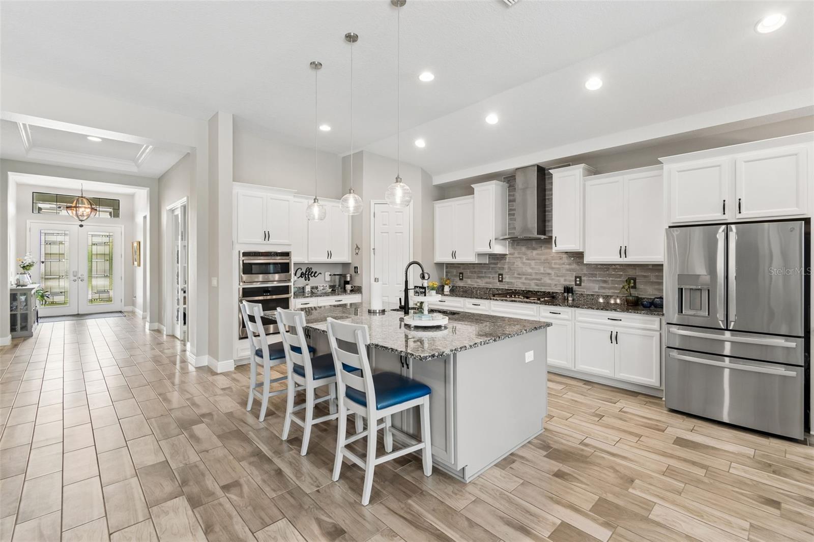 Listing photo id 6 for 14622 Red Castle Avenue