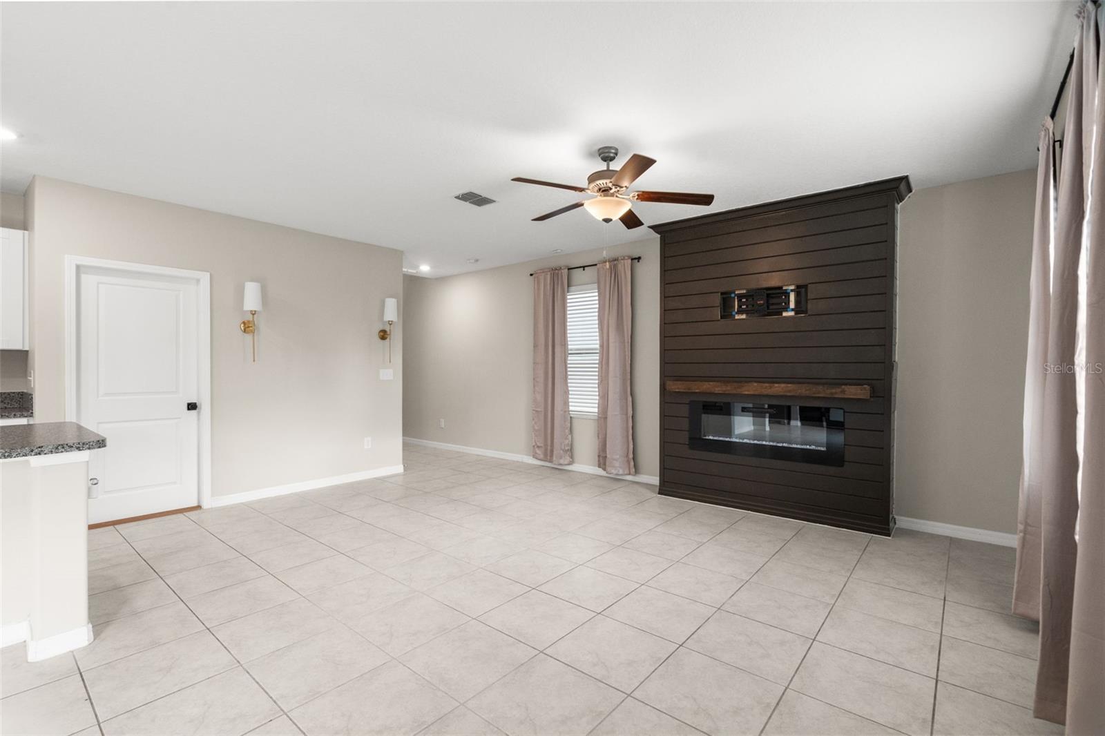 Image 14 of 38 For 4529 Eternal Prince Drive