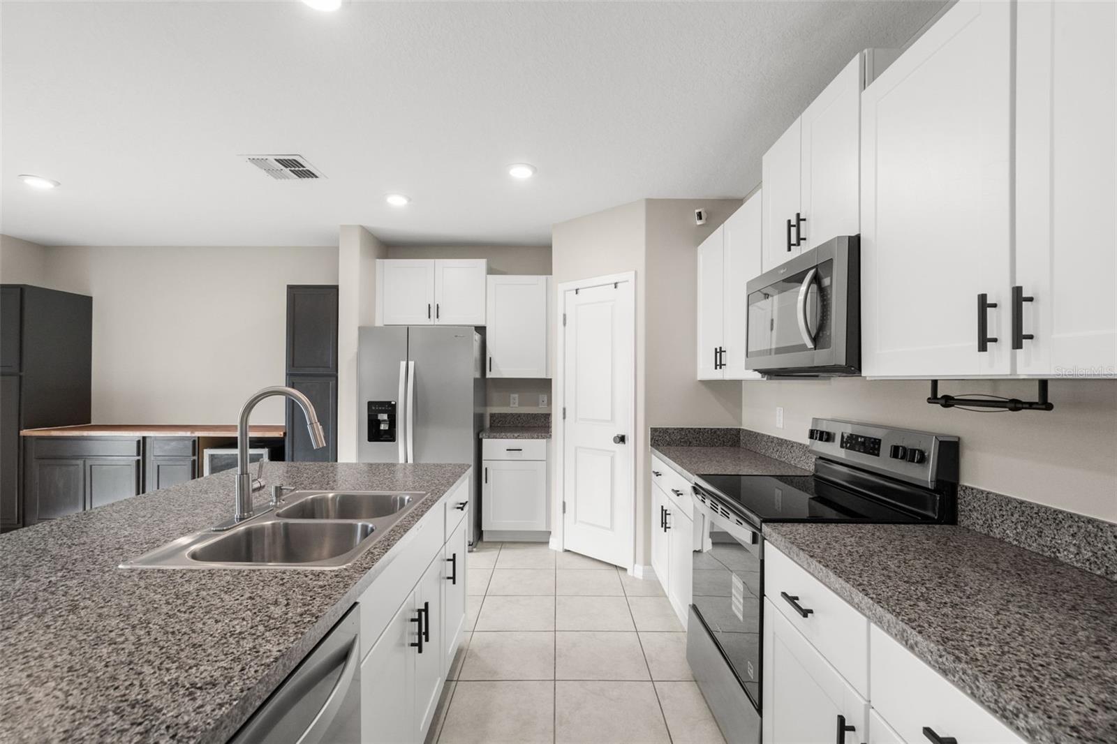 Image 19 of 38 For 4529 Eternal Prince Drive