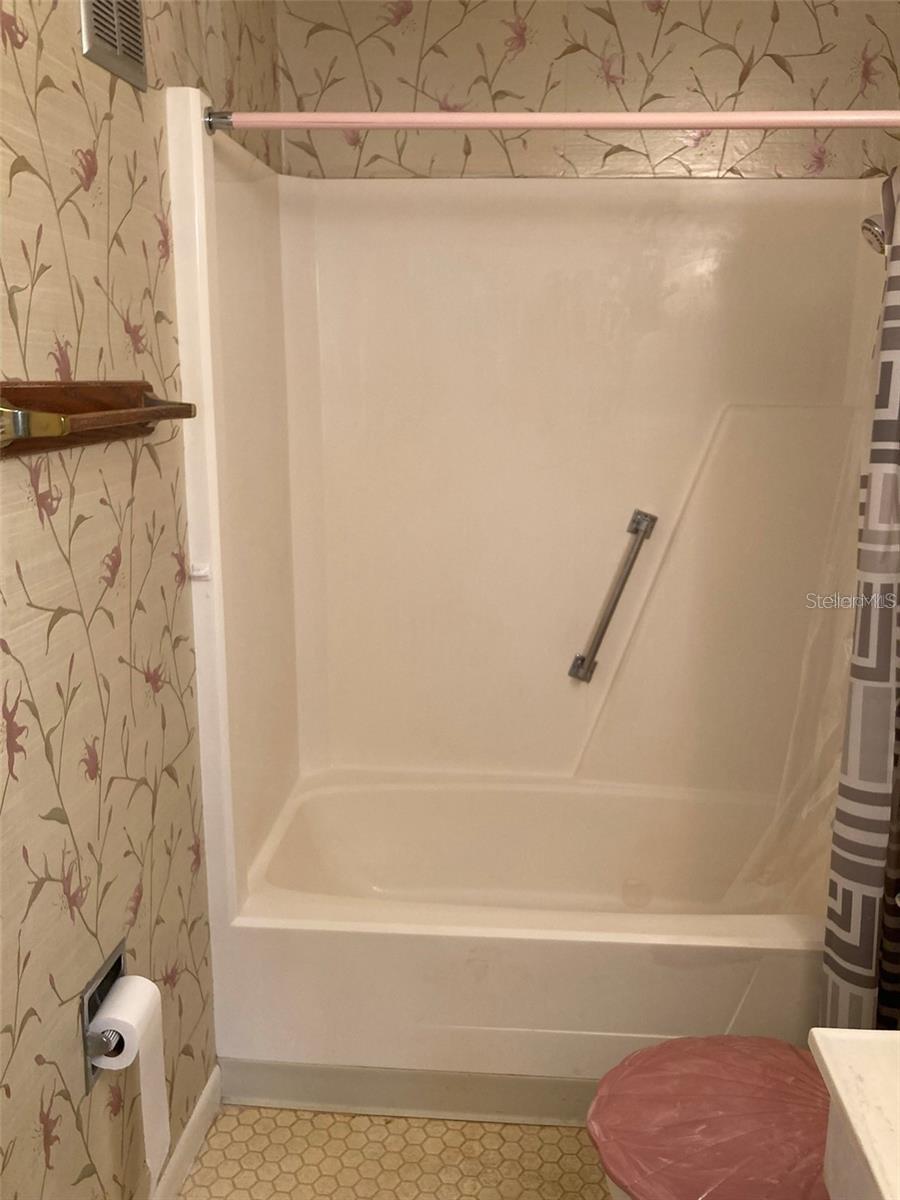 Image 13 of 39 For 5521 80th Street N 516