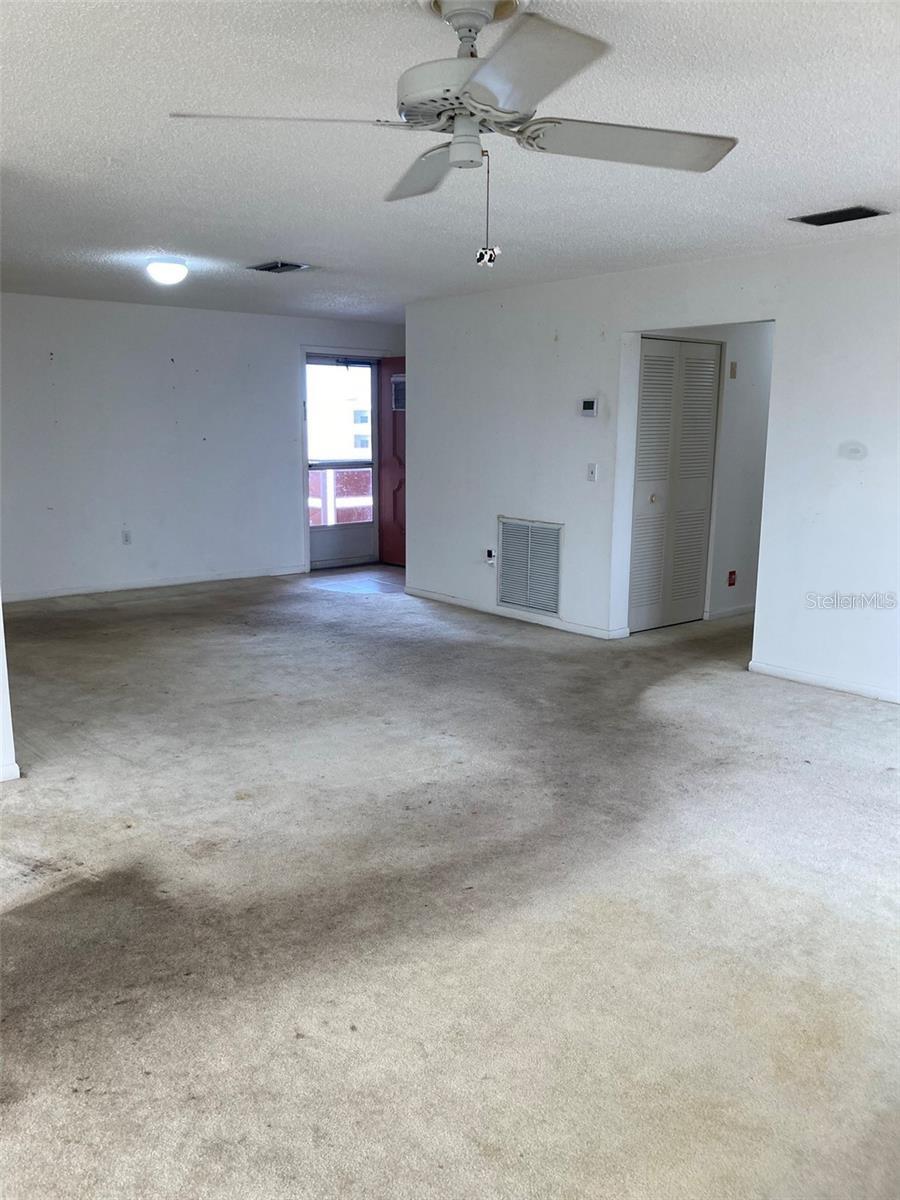 Image 4 of 39 For 5521 80th Street N 516