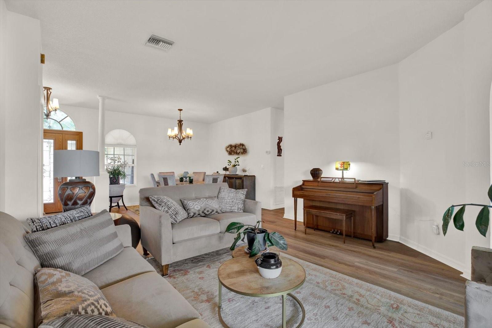 Image 12 of 70 For 18123 Kara Court