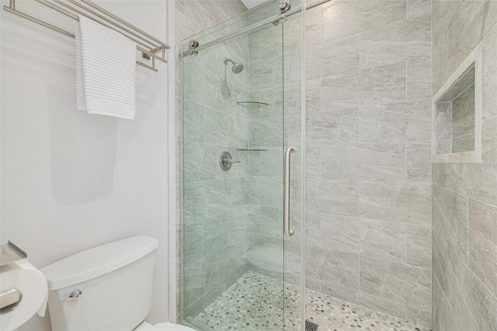Image 15 of 27 For 946 Highland Avenue 8