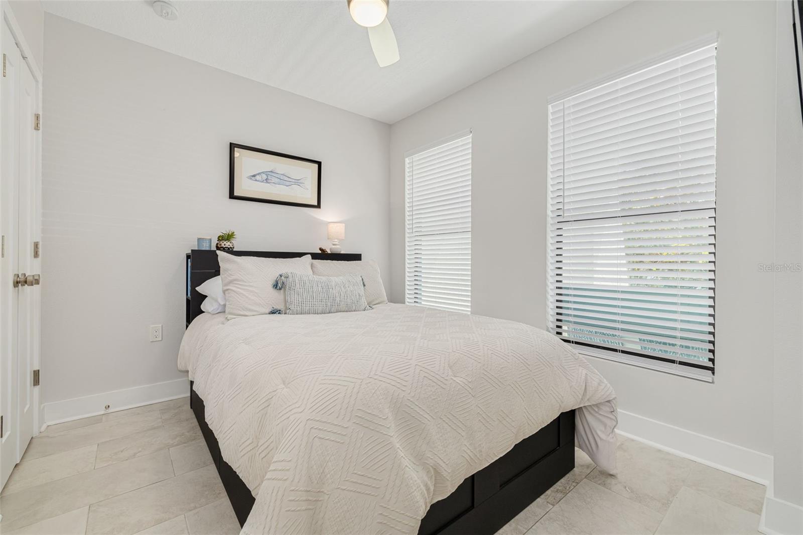 Image 19 of 27 For 946 Highland Avenue 8
