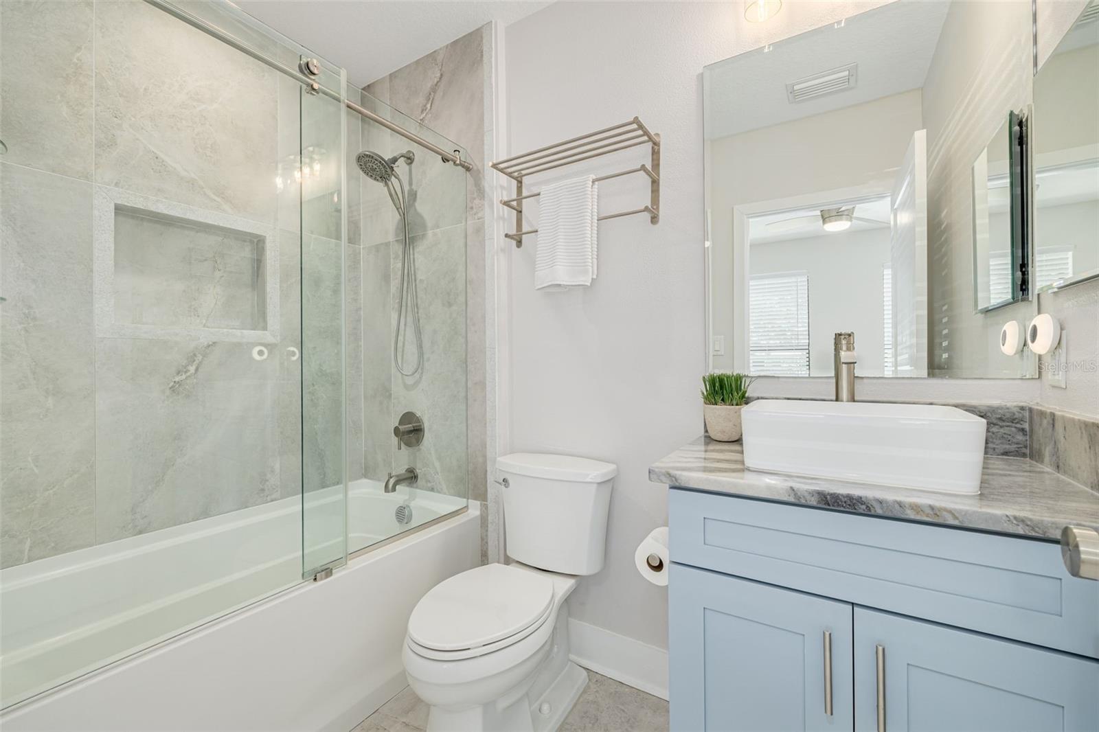 Image 21 of 27 For 946 Highland Avenue 8