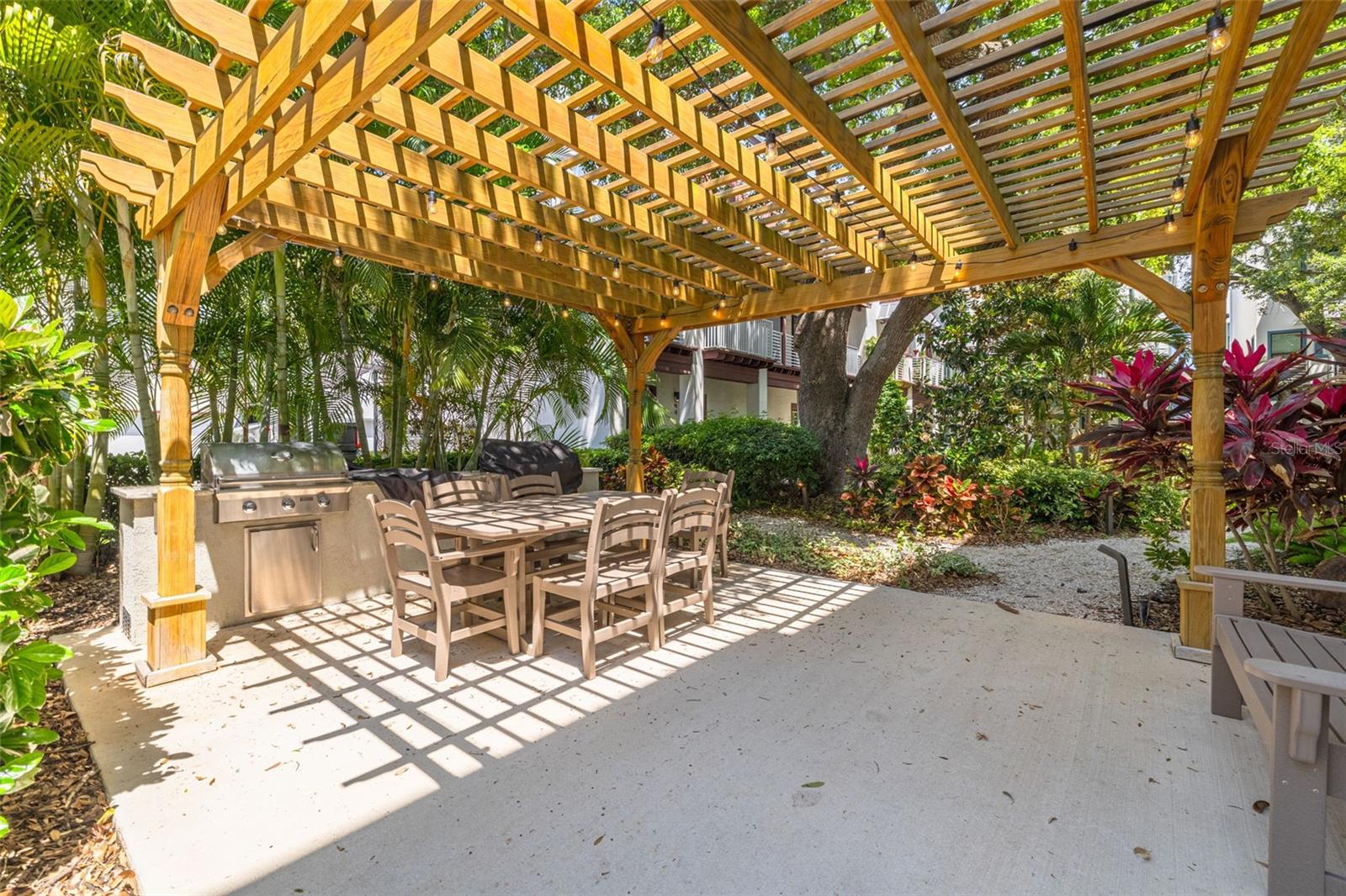 Image 23 of 27 For 946 Highland Avenue 8