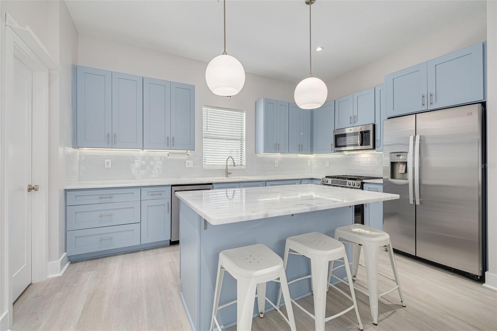 Image 8 of 27 For 946 Highland Avenue 8