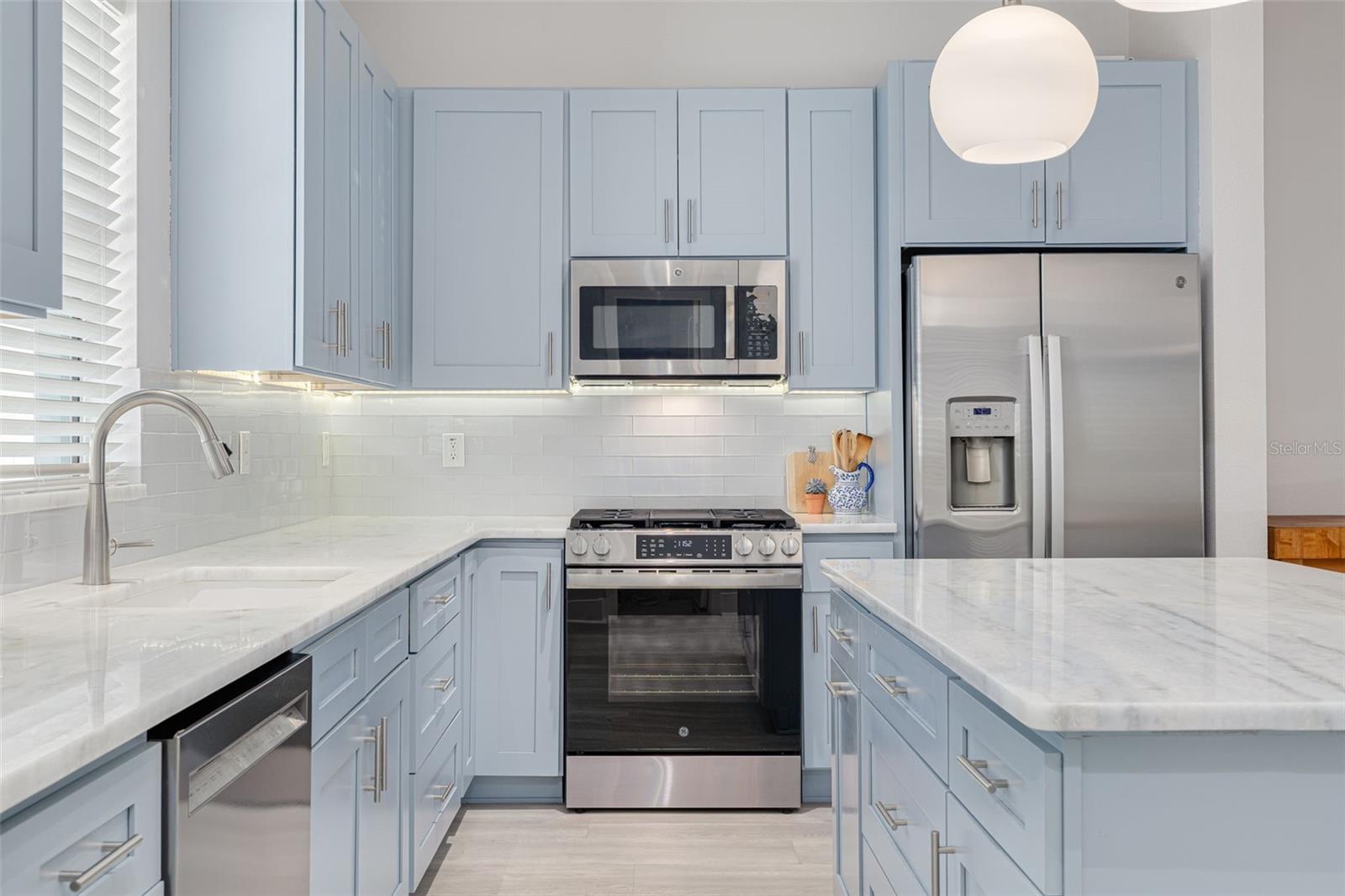 Image 9 of 27 For 946 Highland Avenue 8