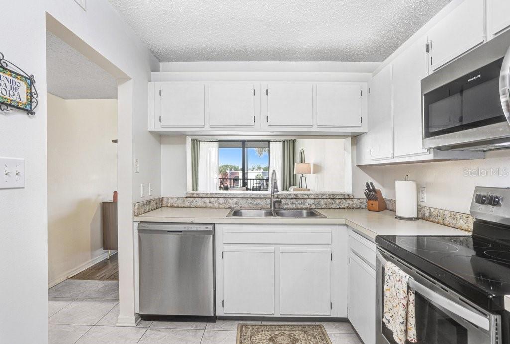 Image 10 of 39 For 2424 Tampa Bay Boulevard M205