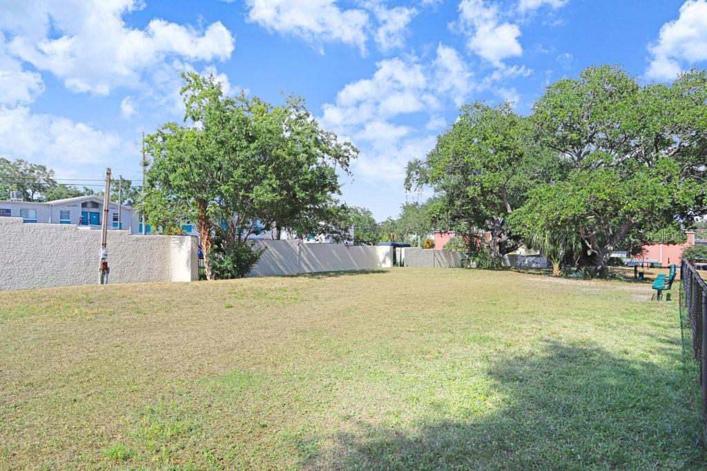 Image 23 of 39 For 2424 Tampa Bay Boulevard M205