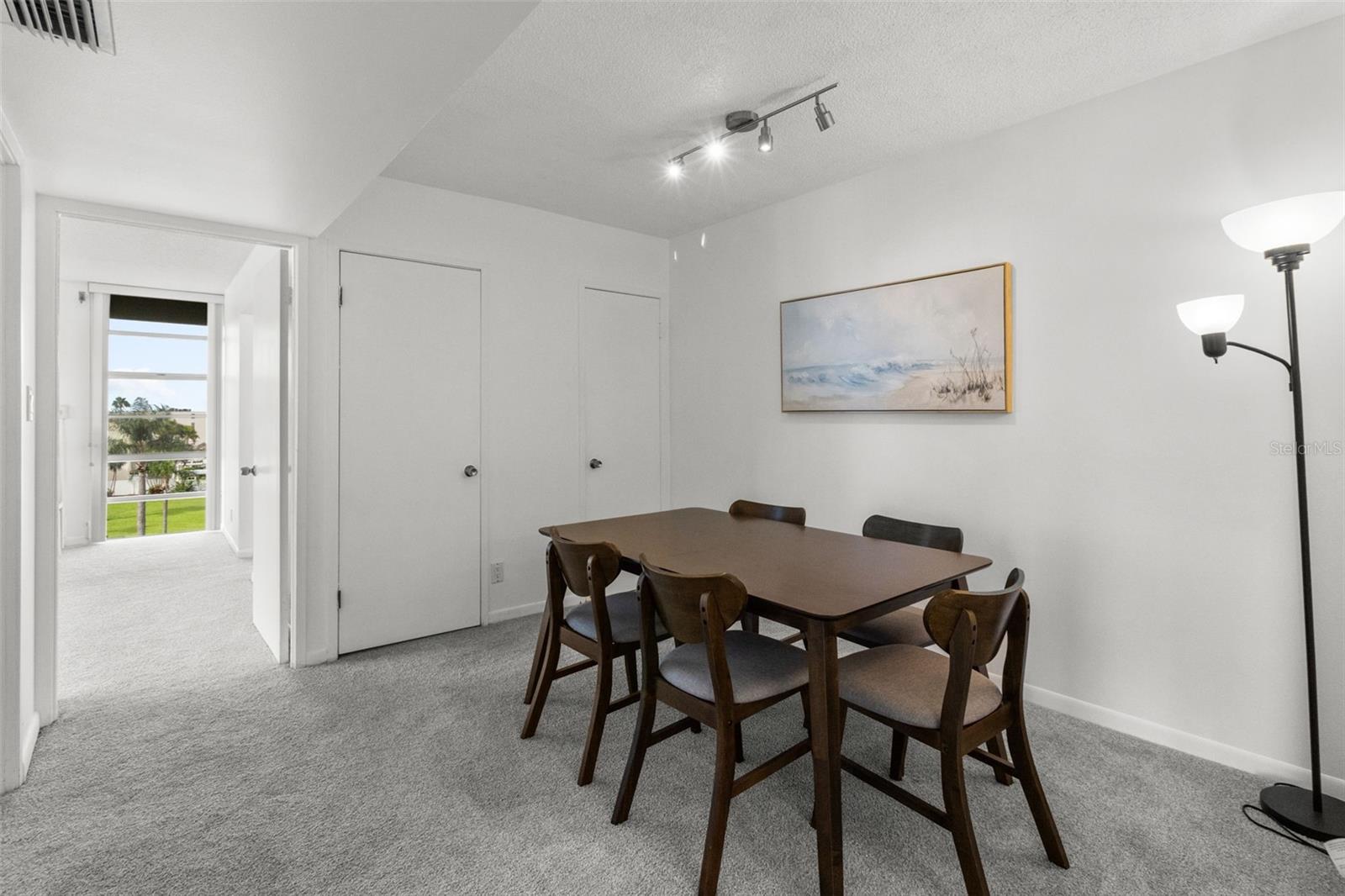 Image 21 of 44 For 7400 Sun Island Drive S 412