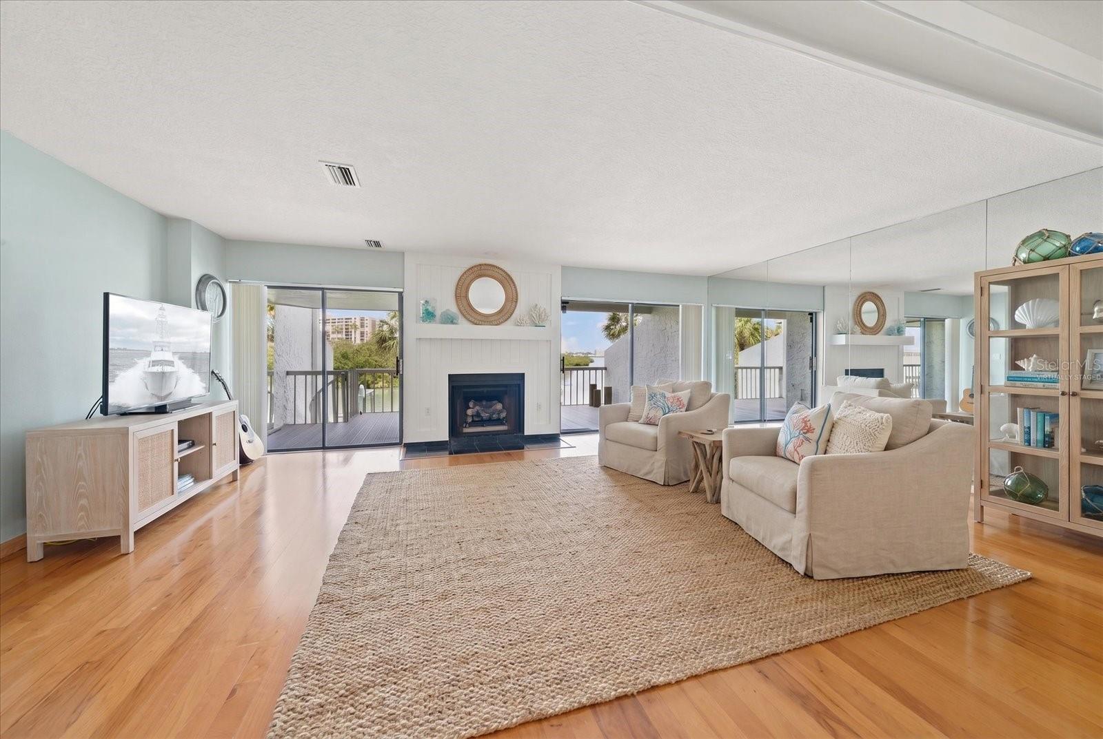 Image 12 of 59 For 118 Marina Del Rey Court