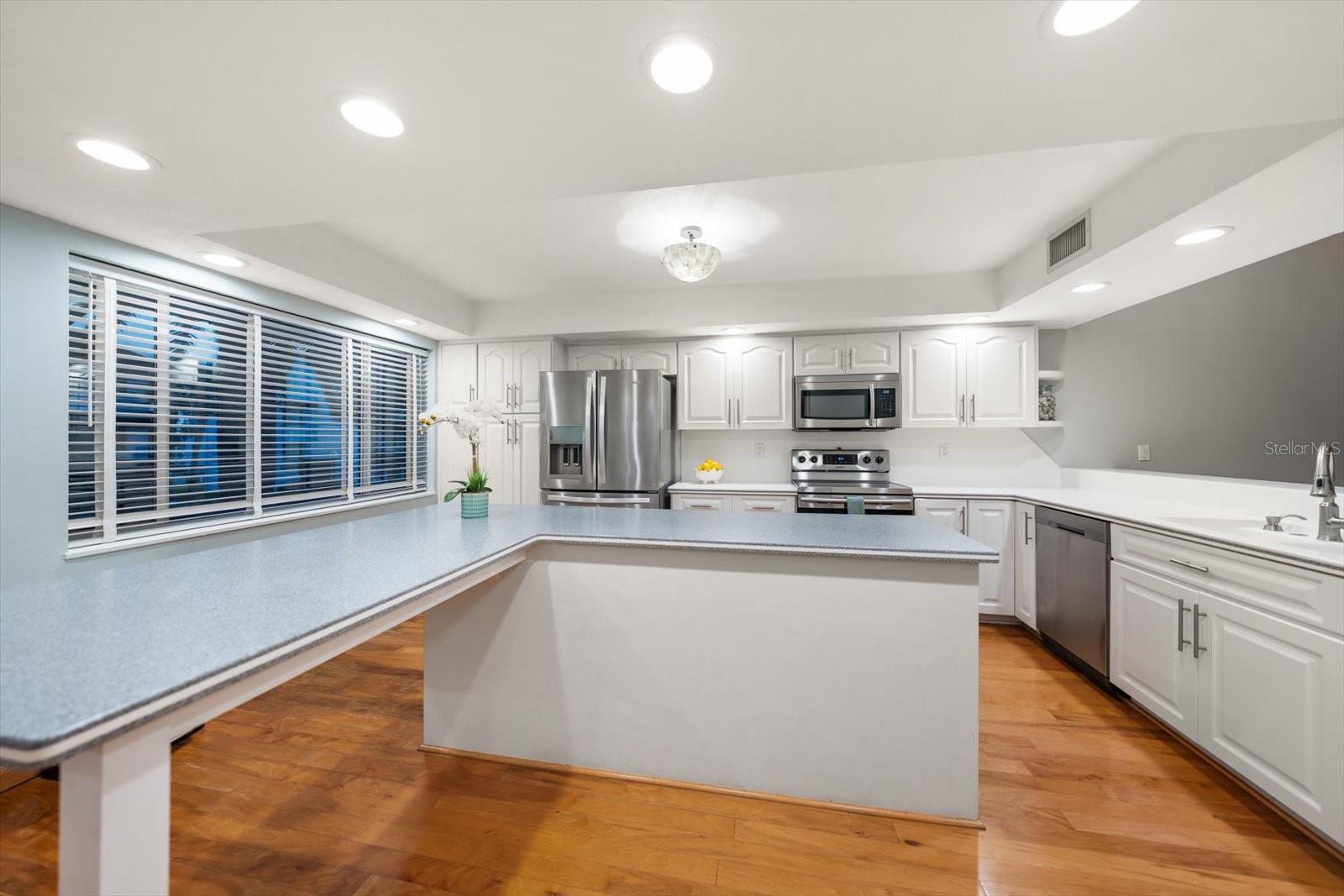 Image 16 of 59 For 118 Marina Del Rey Court