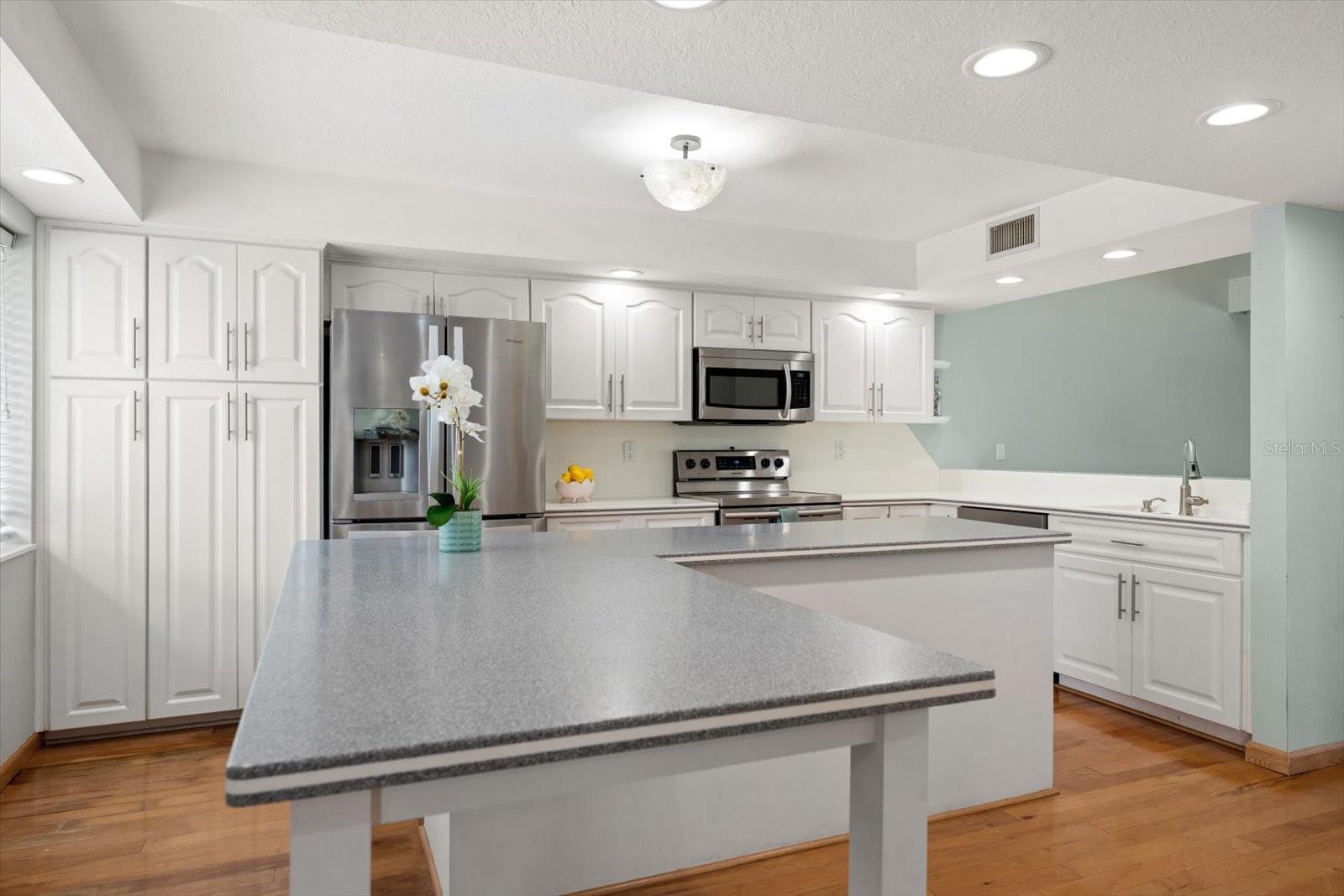 Image 17 of 59 For 118 Marina Del Rey Court