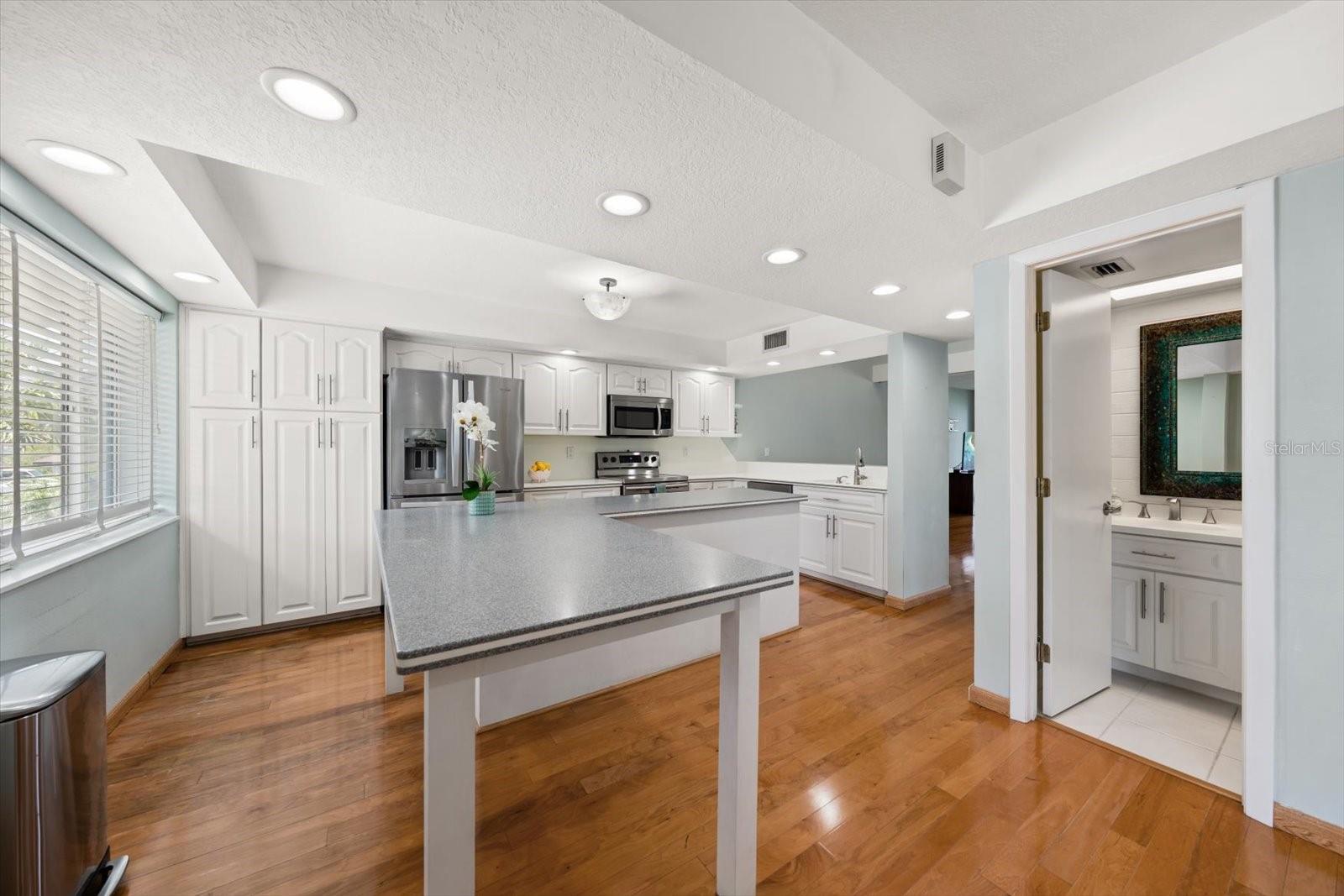 Image 19 of 59 For 118 Marina Del Rey Court