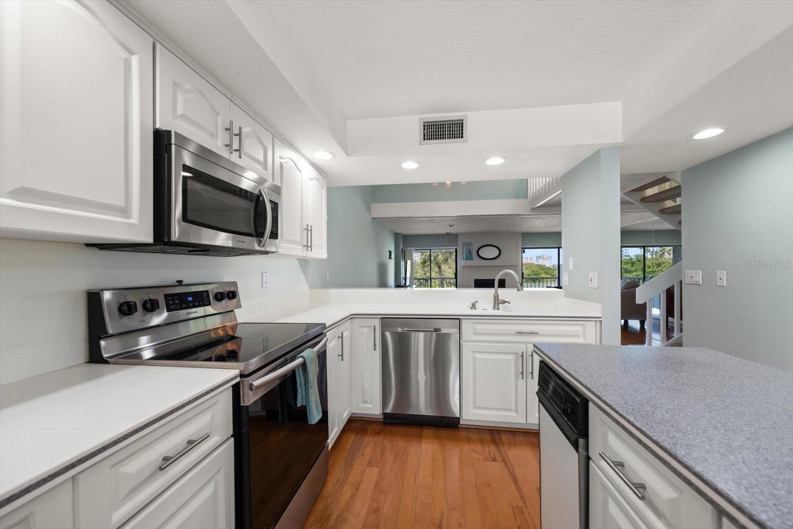 Image 20 of 59 For 118 Marina Del Rey Court