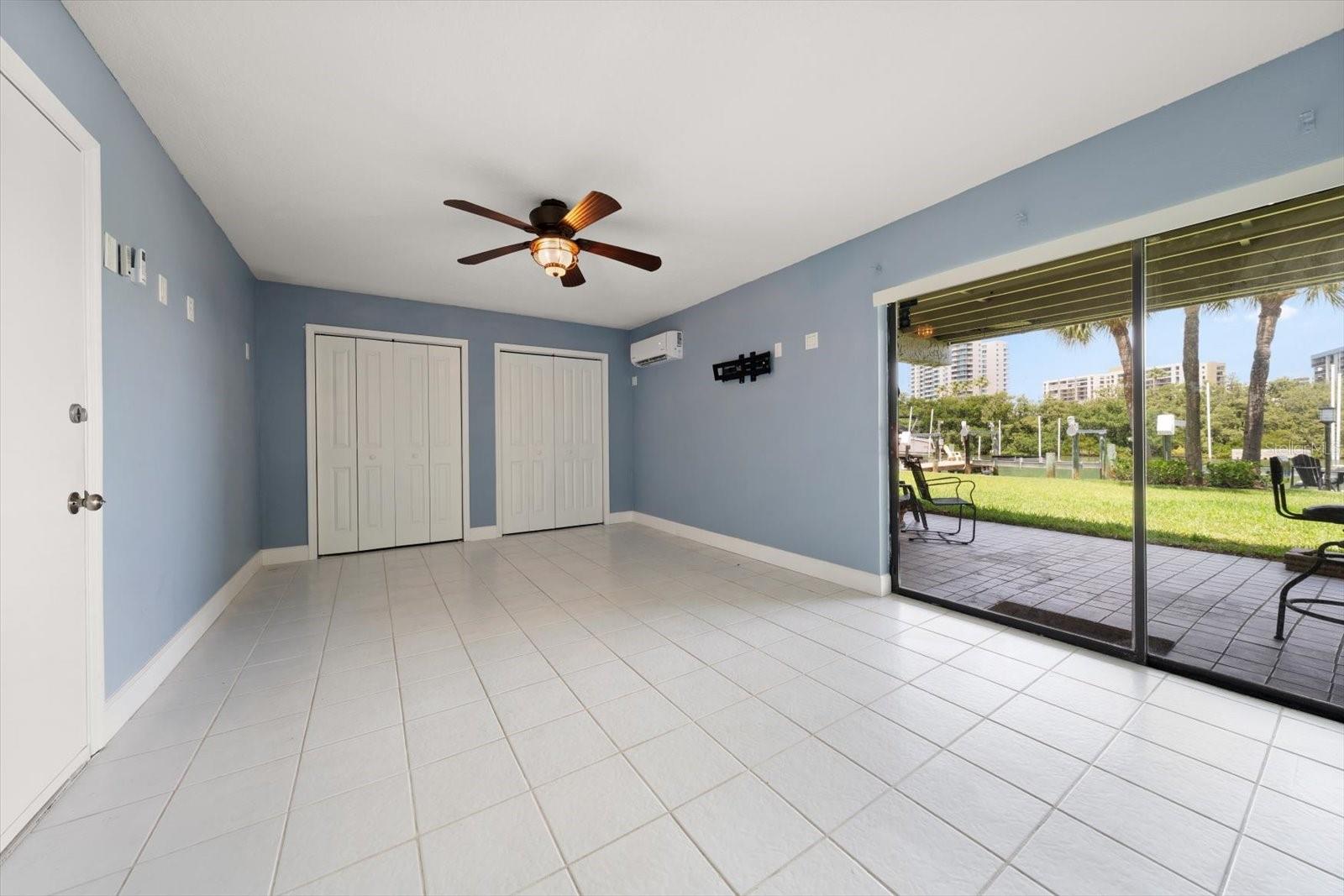 Image 33 of 59 For 118 Marina Del Rey Court