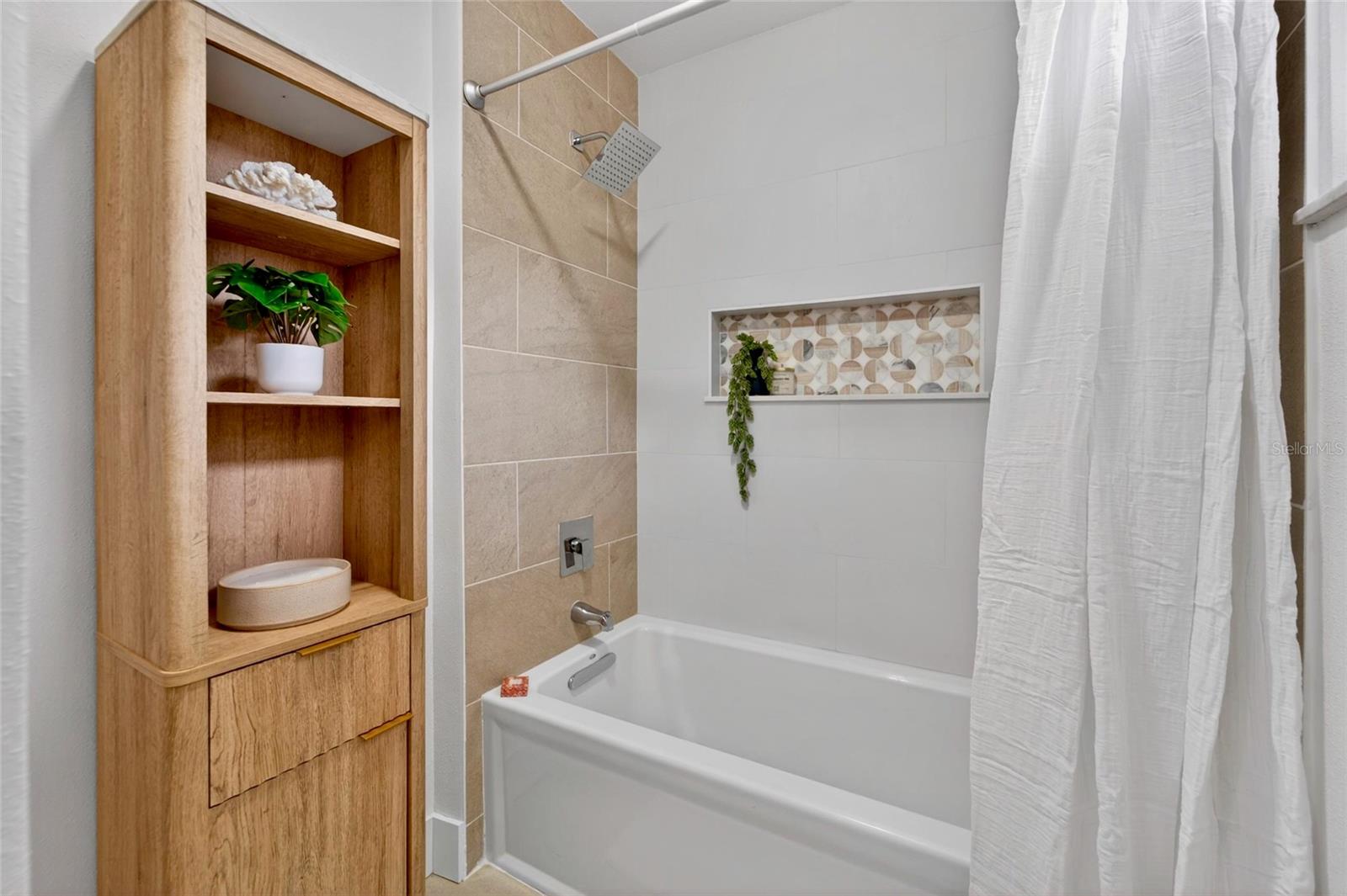 Image 24 of 33 For 2575 Granada Circle E