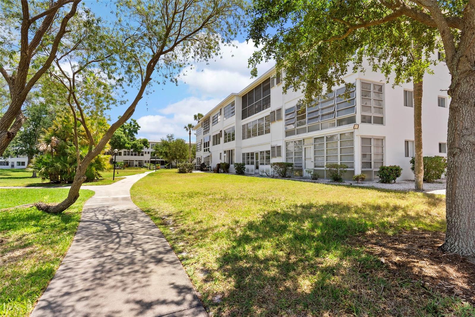 Image 16 of 22 For 11201 80th Avenue 305