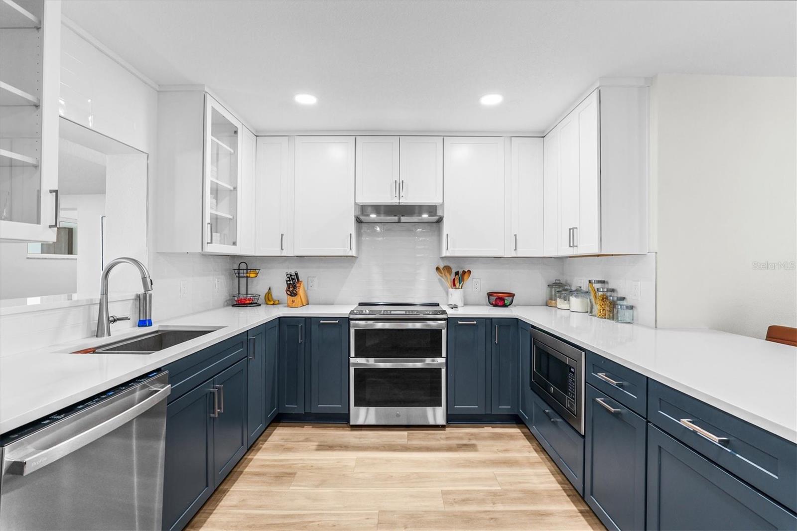 Image 11 of 51 For 628 Ontario Avenue