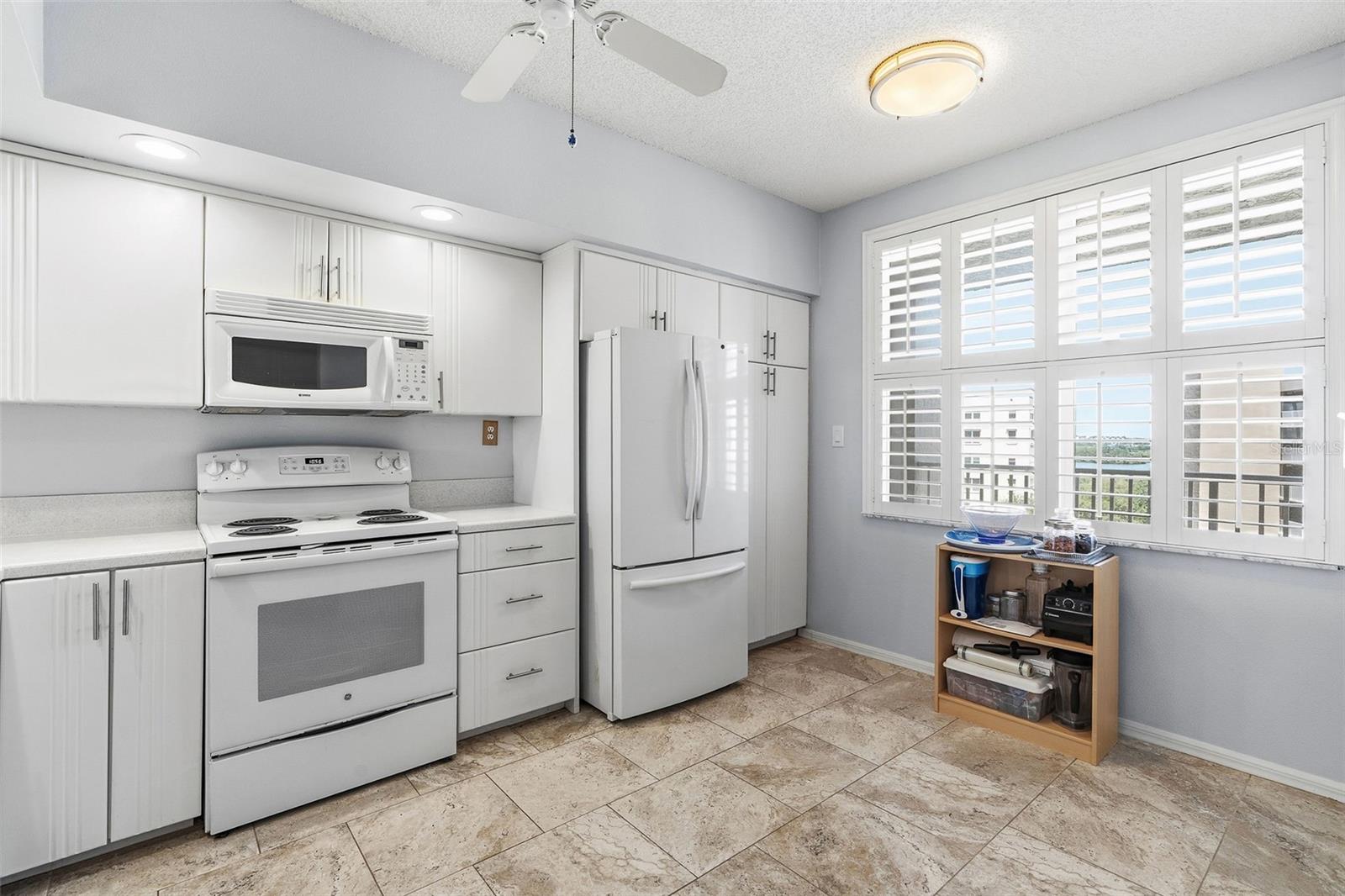Image 10 of 31 For 6551 Shoreline Drive 6402