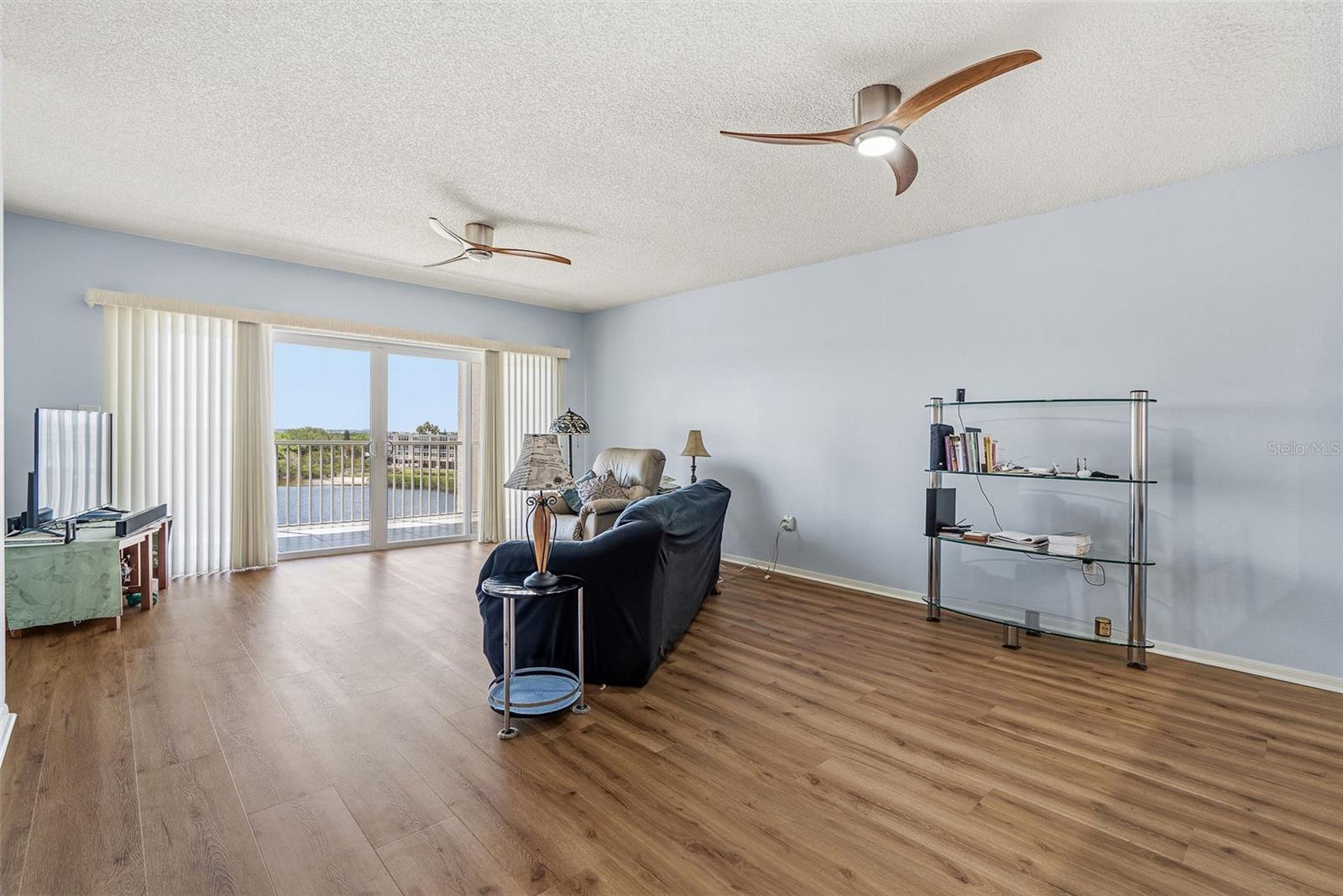 Image 11 of 31 For 6551 Shoreline Drive 6402