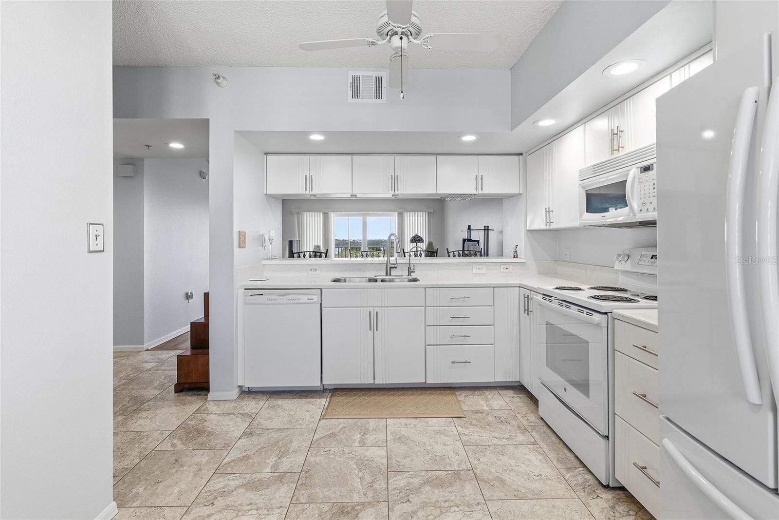 Image 15 of 31 For 6551 Shoreline Drive 6402