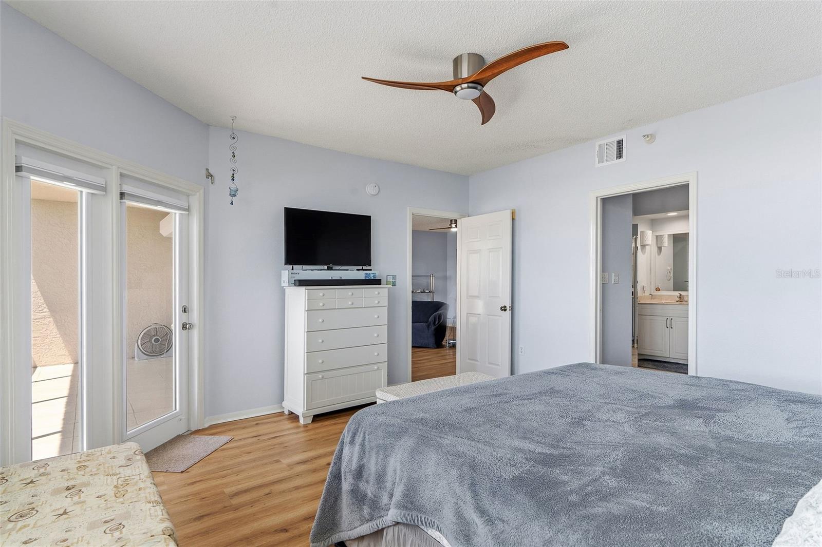 Image 17 of 31 For 6551 Shoreline Drive 6402