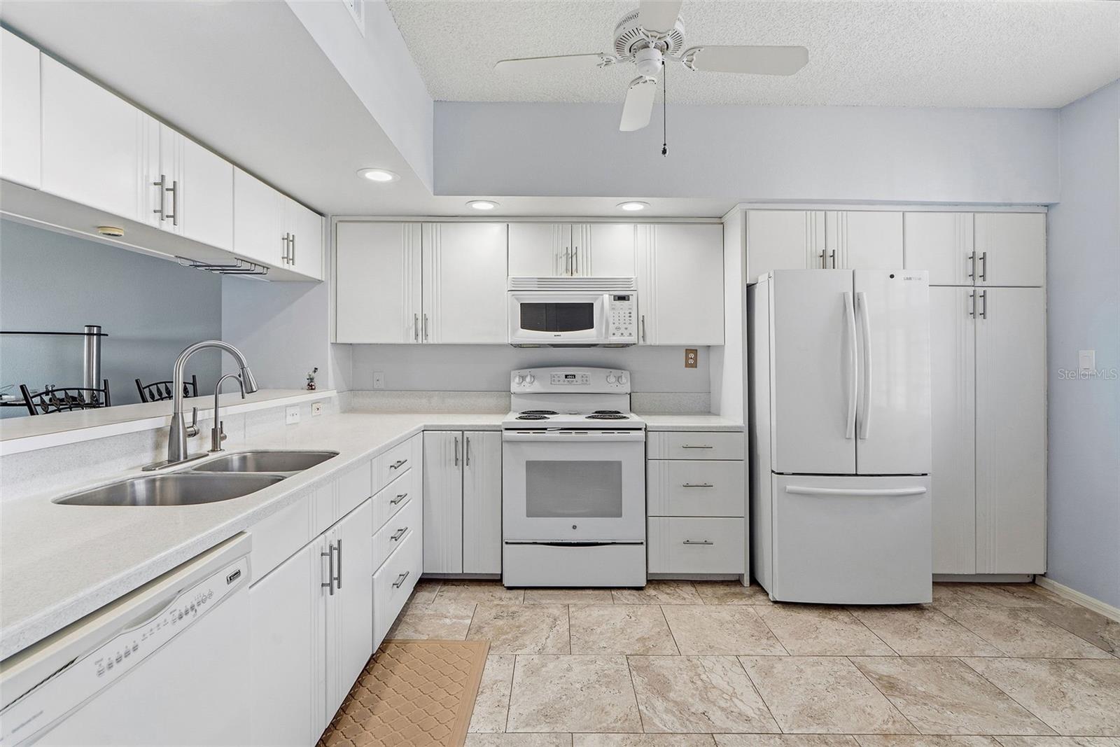 Image 9 of 31 For 6551 Shoreline Drive 6402