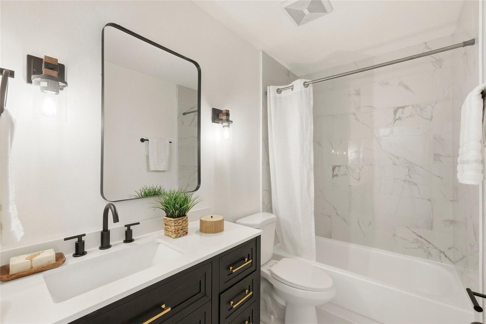 Image 14 of 51 For 17002 Paula Lane
