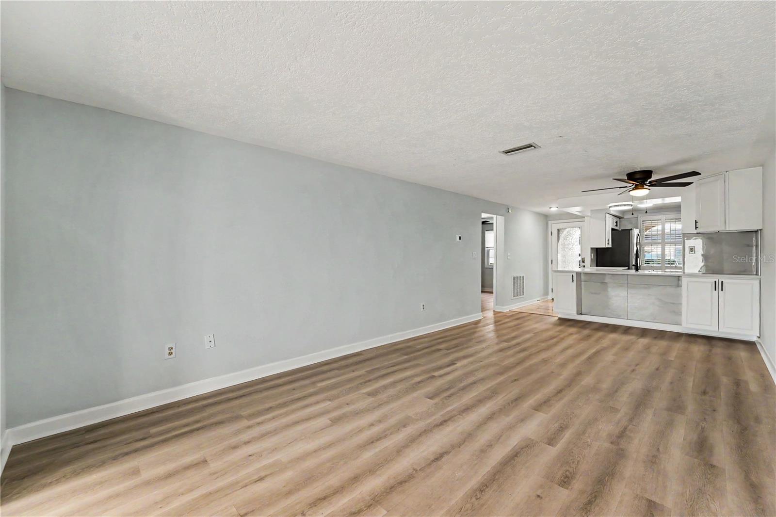 Image 3 of 23 For 4247 Stratford Drive