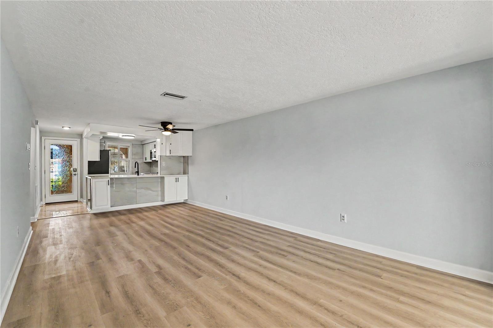Image 4 of 23 For 4247 Stratford Drive