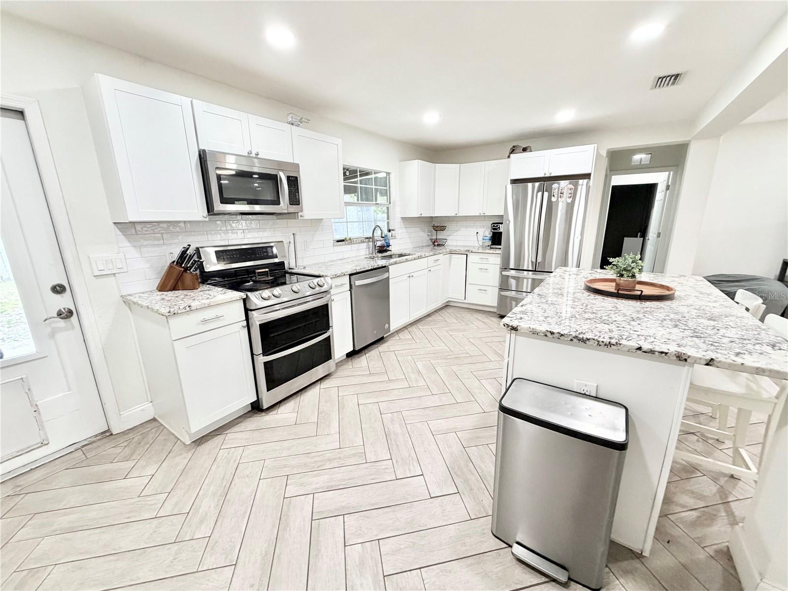Image 11 of 62 For 626 74th Street N