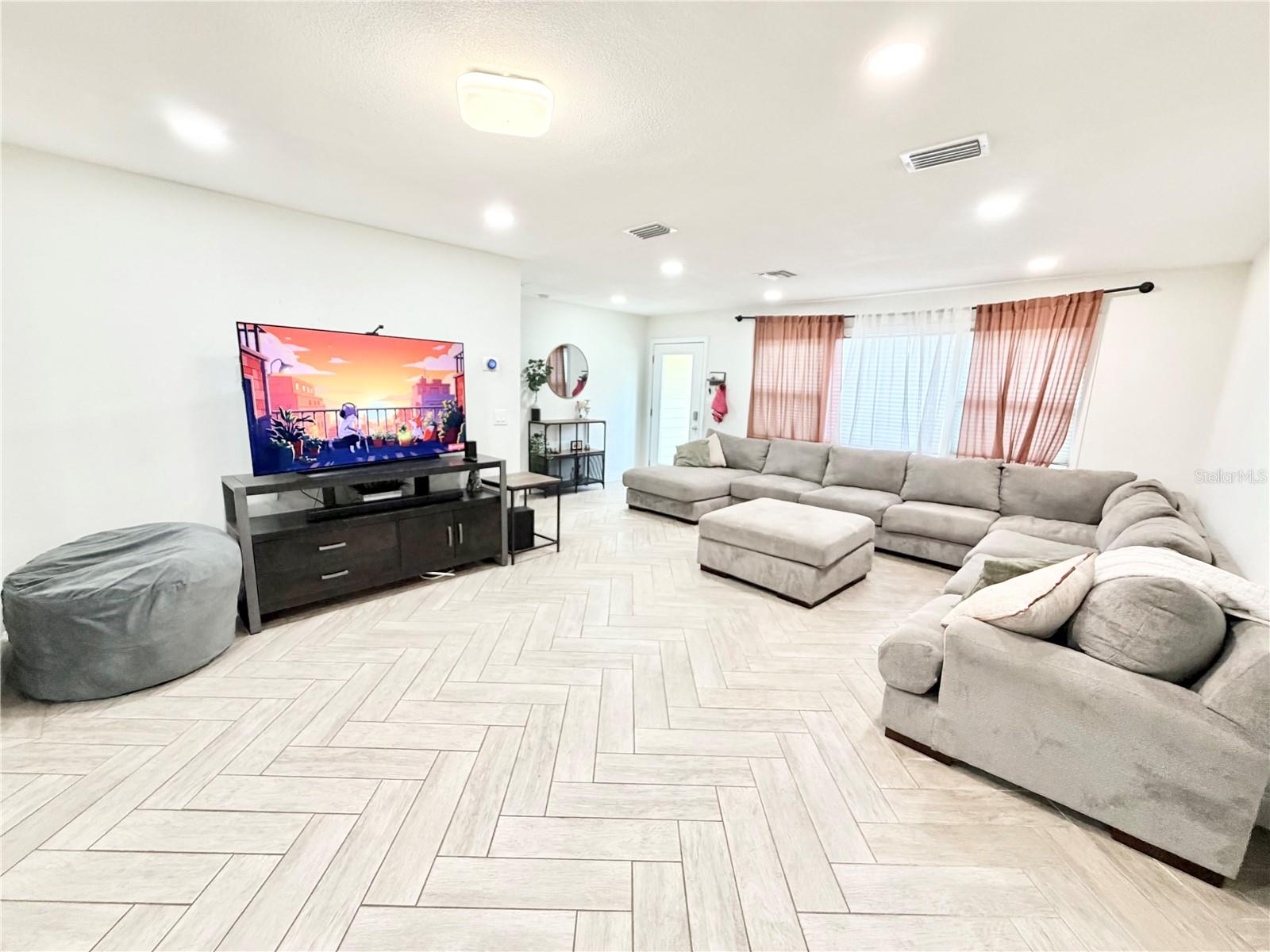 Image 7 of 62 For 626 74th Street N
