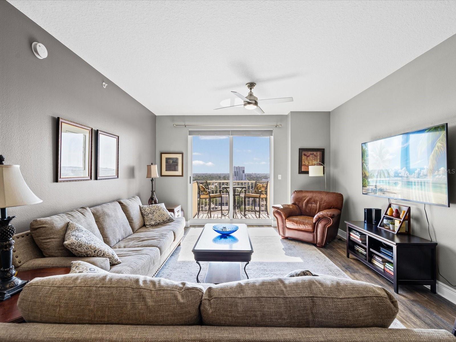 Image 11 of 76 For 628 Cleveland Street 1011
