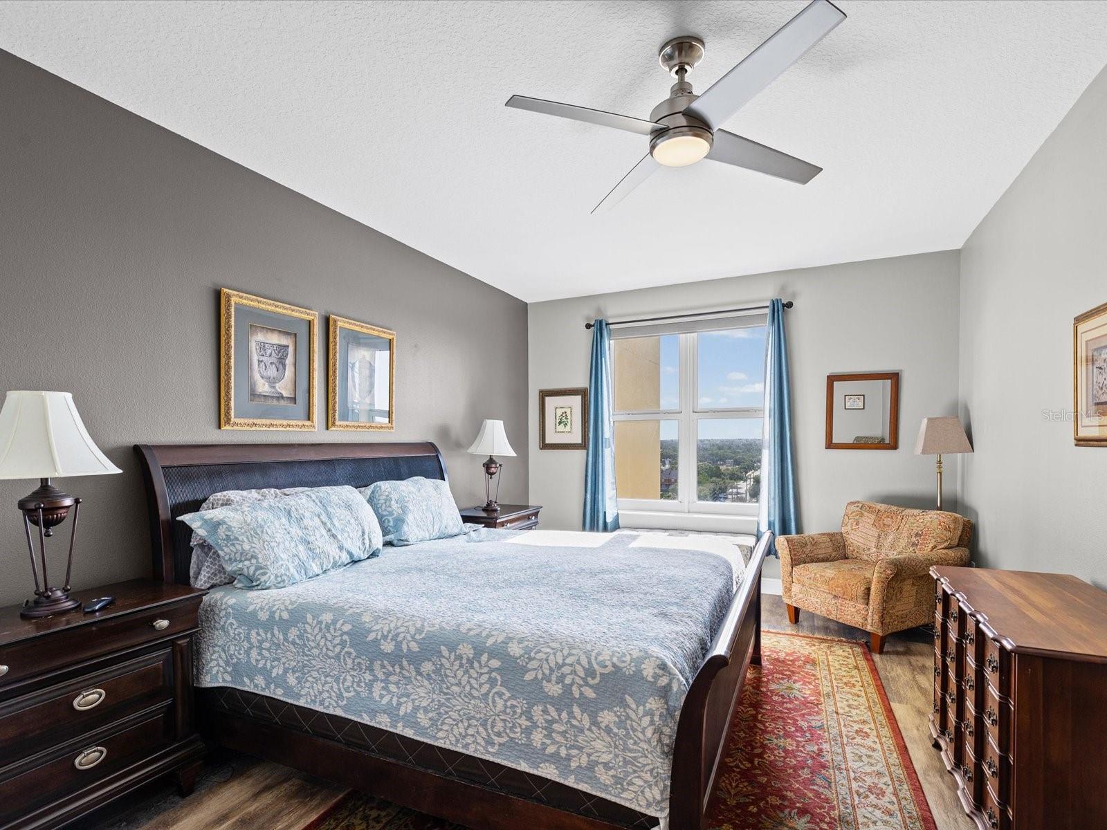 Image 13 of 76 For 628 Cleveland Street 1011
