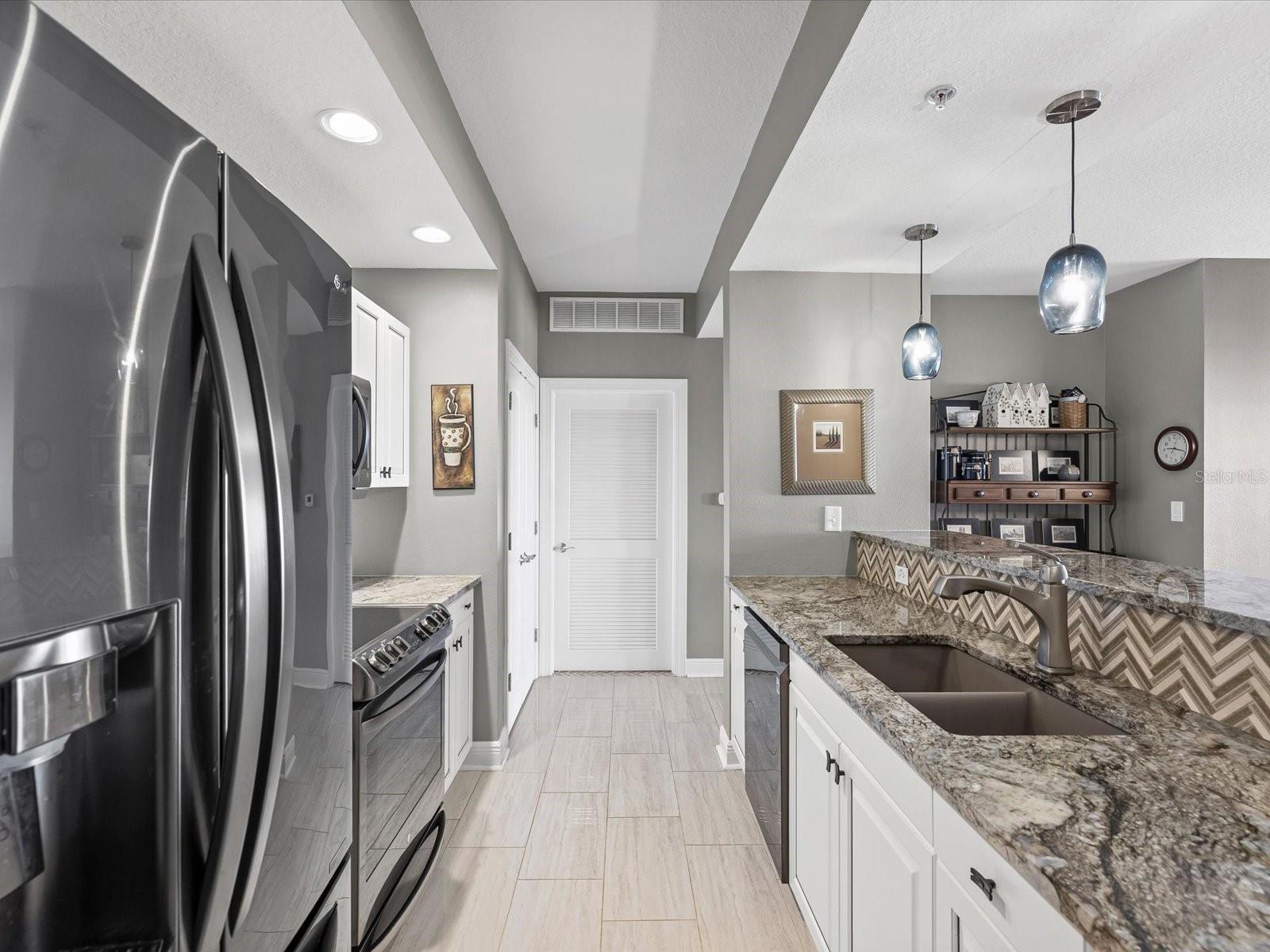 Image 17 of 76 For 628 Cleveland Street 1011