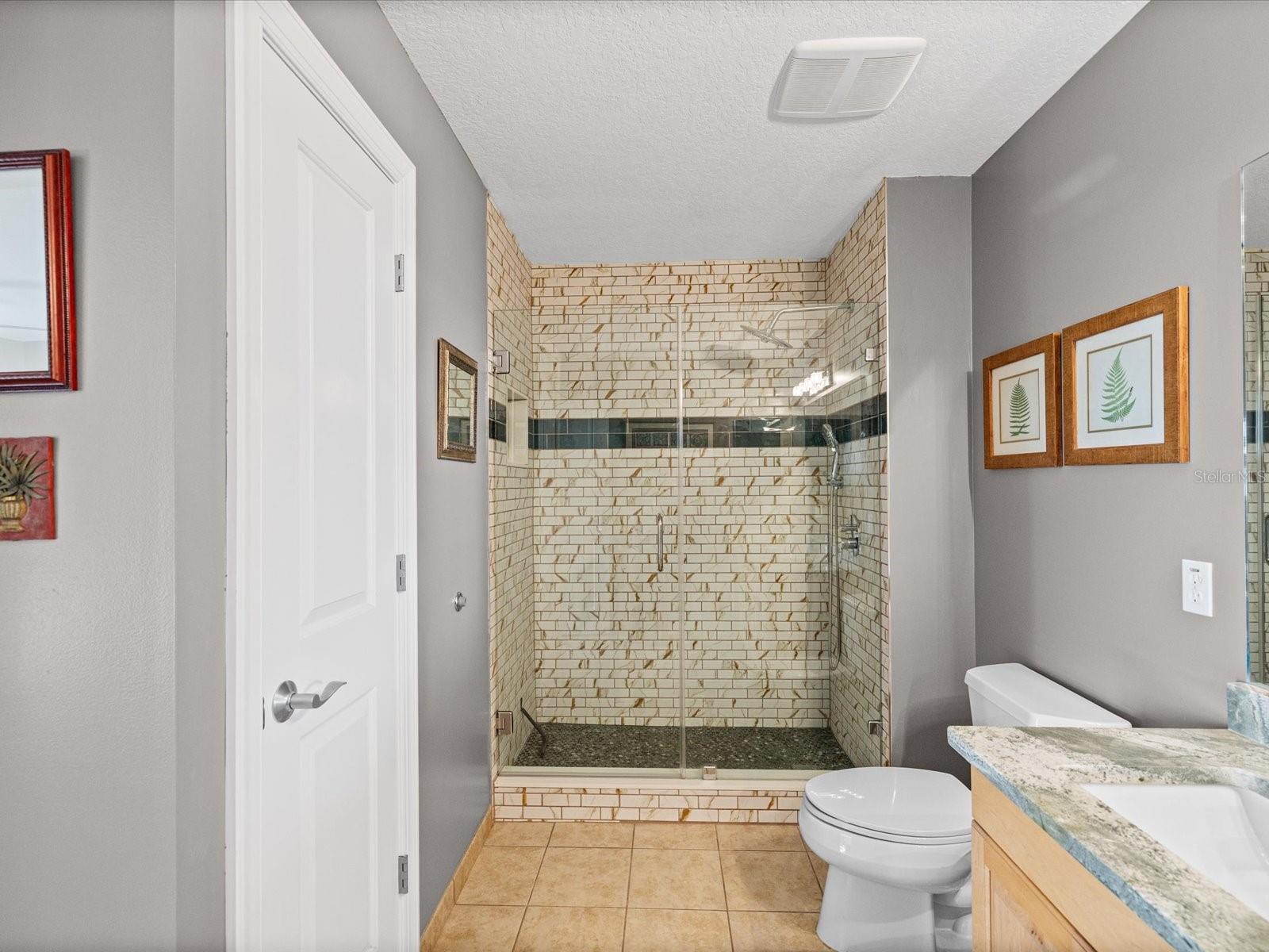 Image 22 of 76 For 628 Cleveland Street 1011