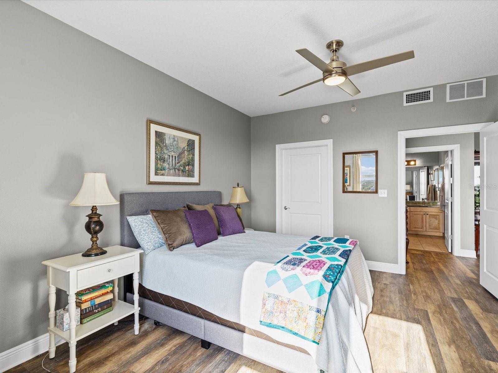 Image 24 of 76 For 628 Cleveland Street 1011