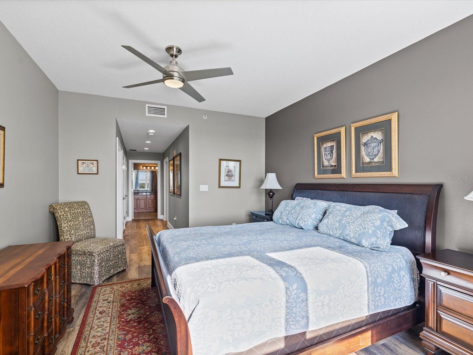 Image 25 of 76 For 628 Cleveland Street 1011
