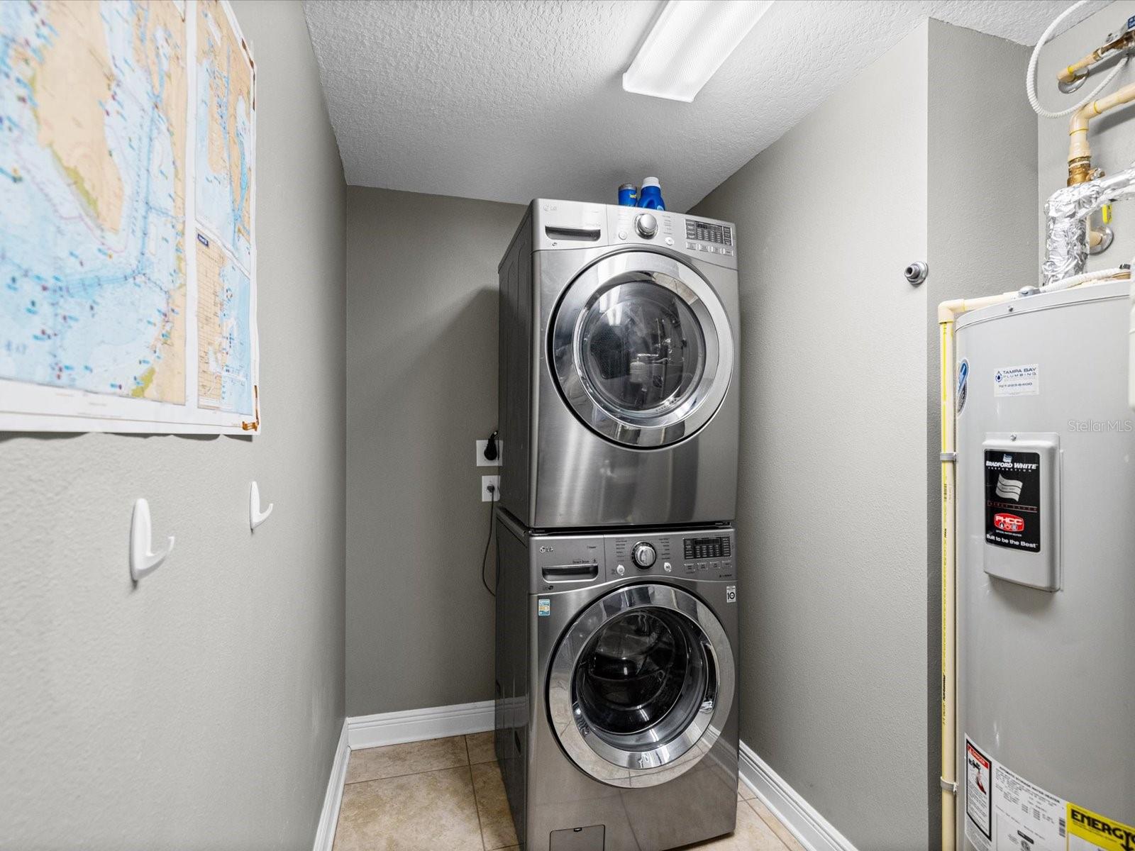 Image 29 of 76 For 628 Cleveland Street 1011