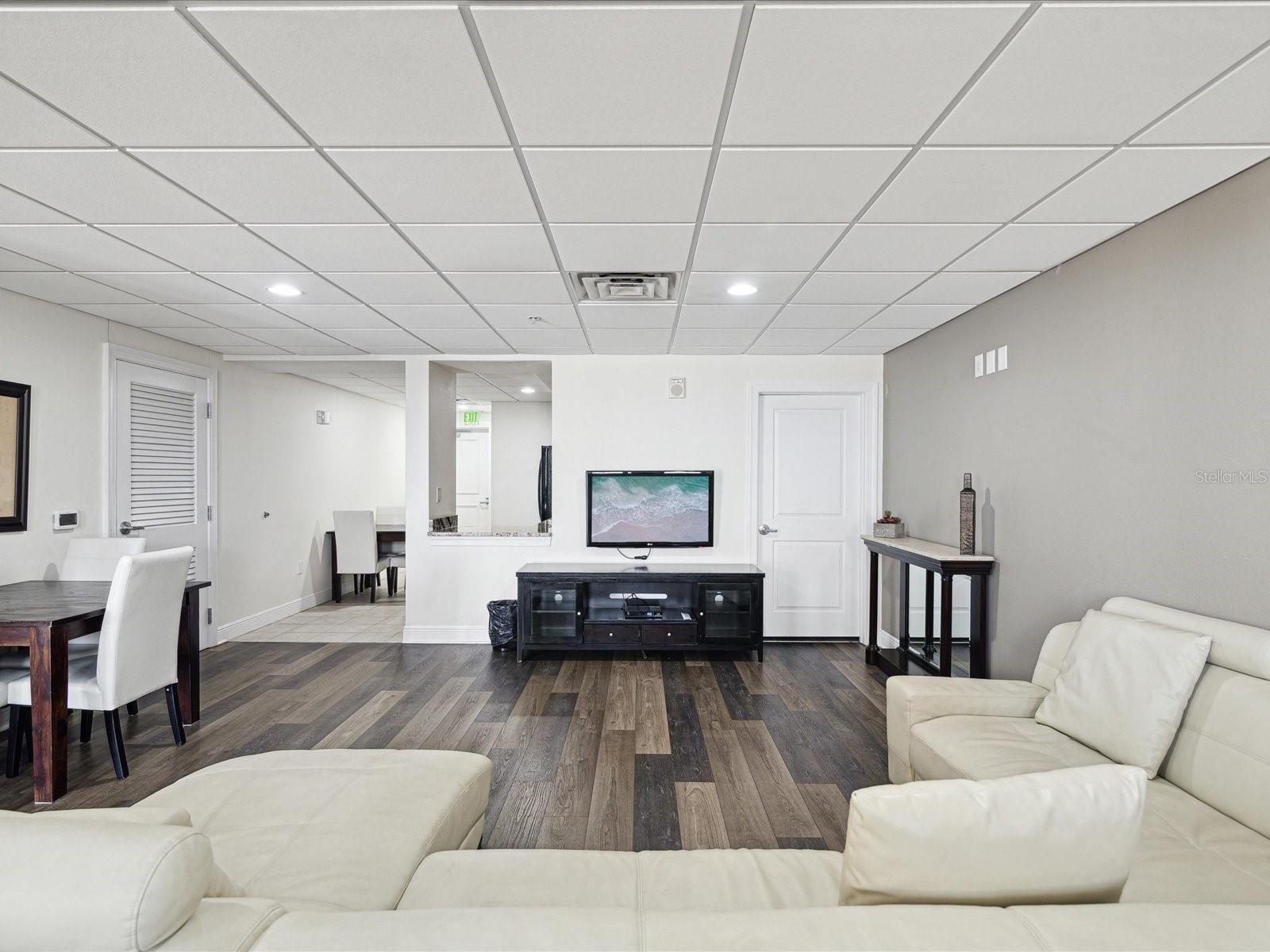 Image 41 of 76 For 628 Cleveland Street 1011